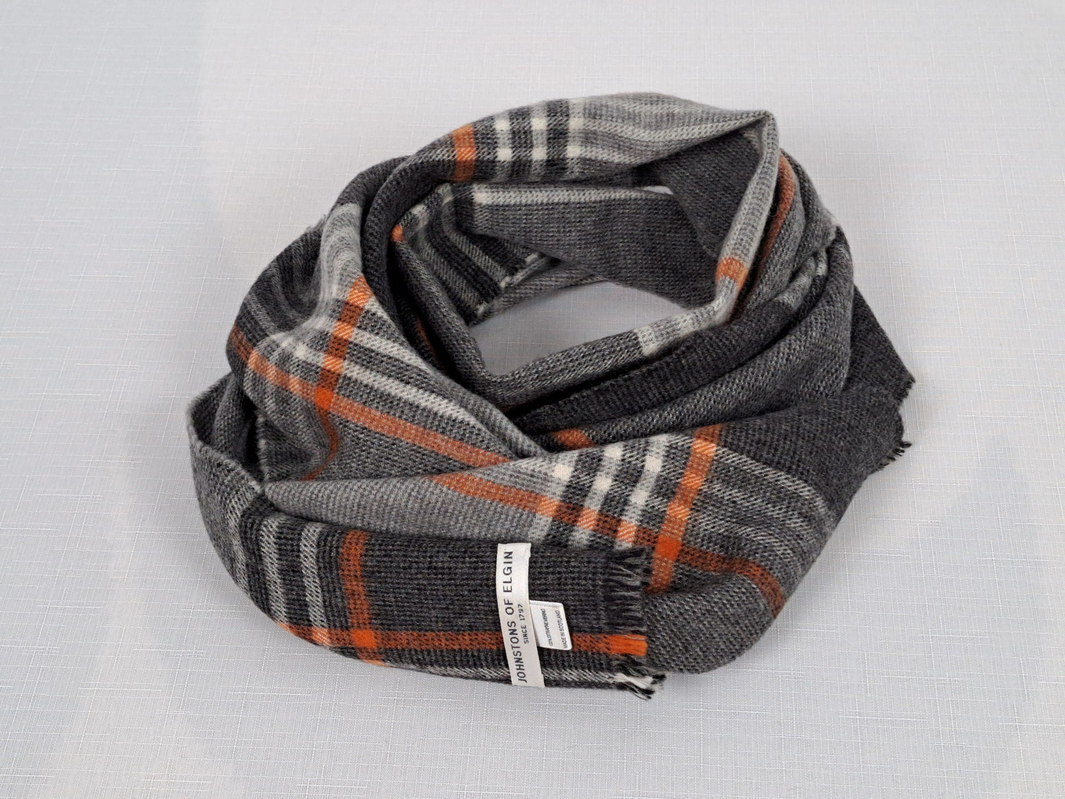 Johnstons Of Elgin Johnstons Of Elgin merino wool scarf. Made in Scotland. Size ONE SIZE - 2 Thumbnail