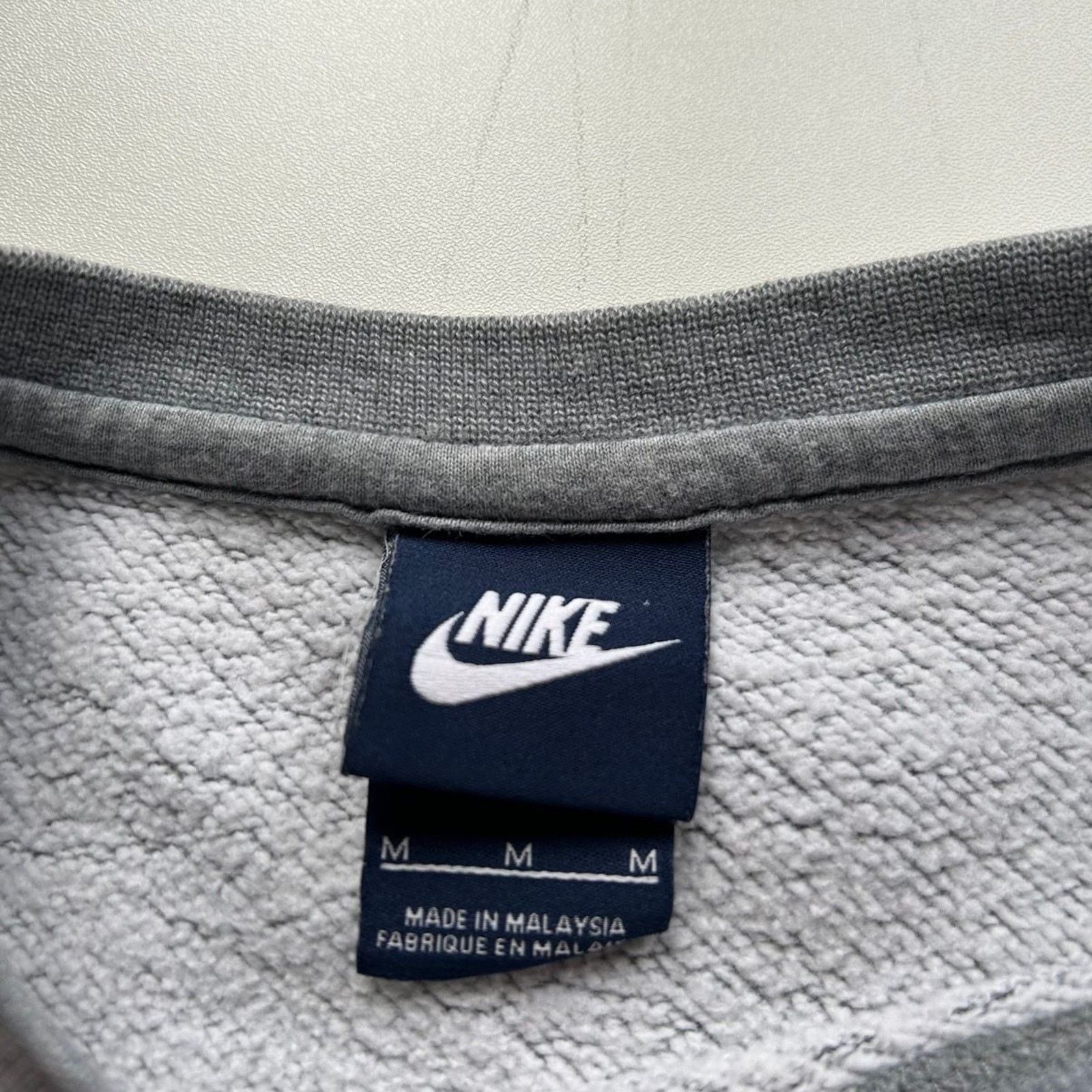 Nike Vintage Y2K Nike Swoosh Crewneck Sweatshirt Medium Gray Rare Size US M / EU 48-50 / 2 - 5 Thumbnail