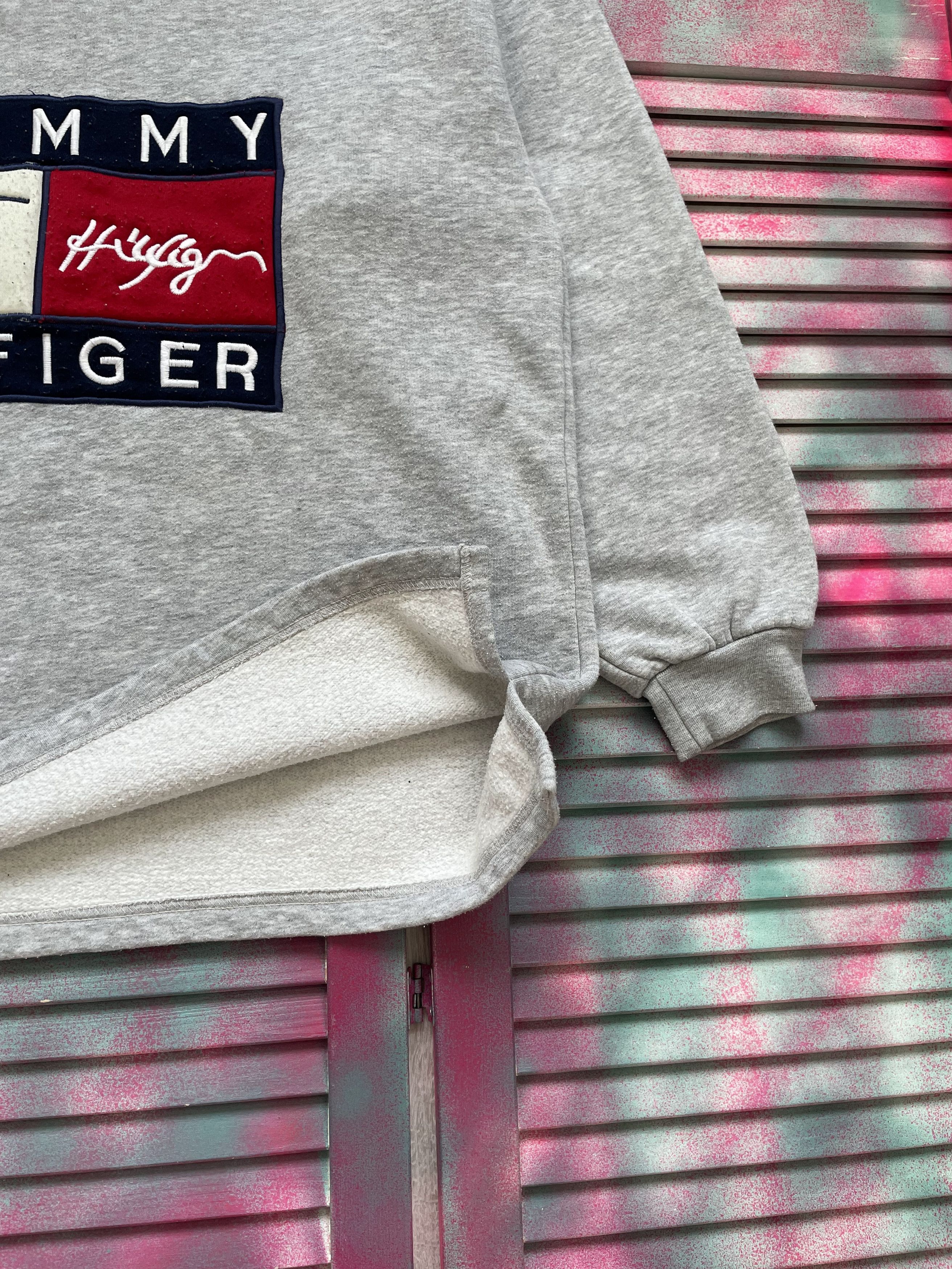 Tommy Hilfiger Vintage Tommy Hilfiger Sweatshirt Big Logo Streetwear Size US L / EU 52-54 / 3 - 4 Thumbnail
