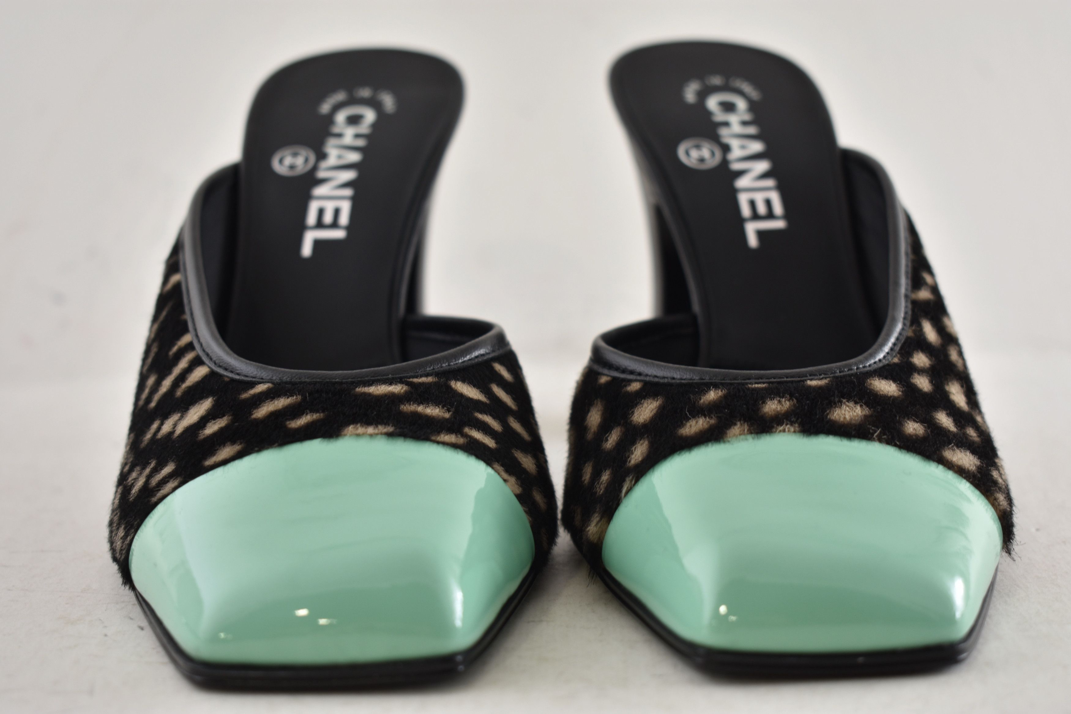 Chanel 26S Blazy White Pony Fur Green Block Heel Pump Mule 36 Size US 6 / IT 36 - 12 Thumbnail