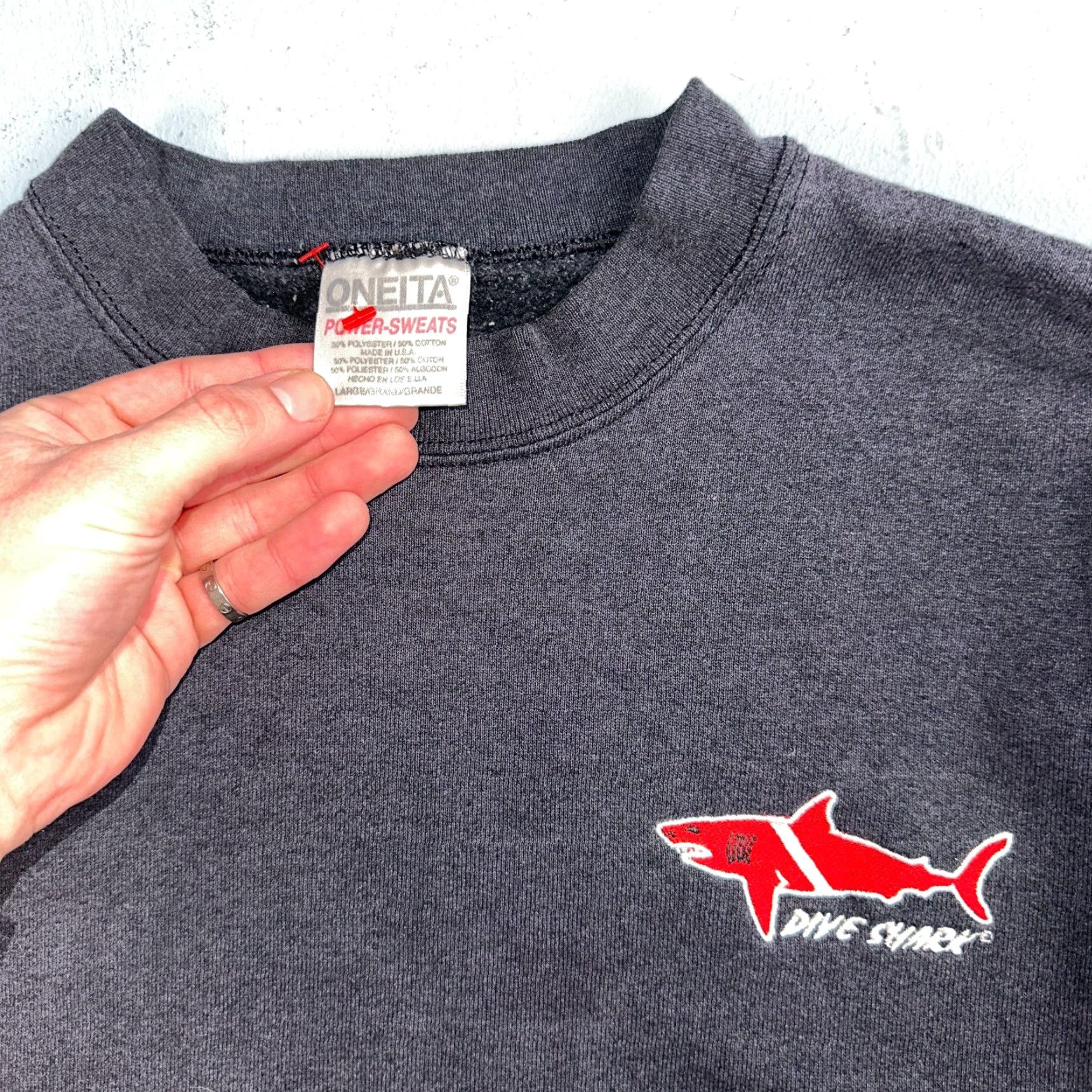 Vintage VINTAGE Oneita Sweatshirt Men XL Black Ocean Logo 90s College Sports Crewneck Pullover Size US XL / EU 56 / 4 - 2 Thumbnail