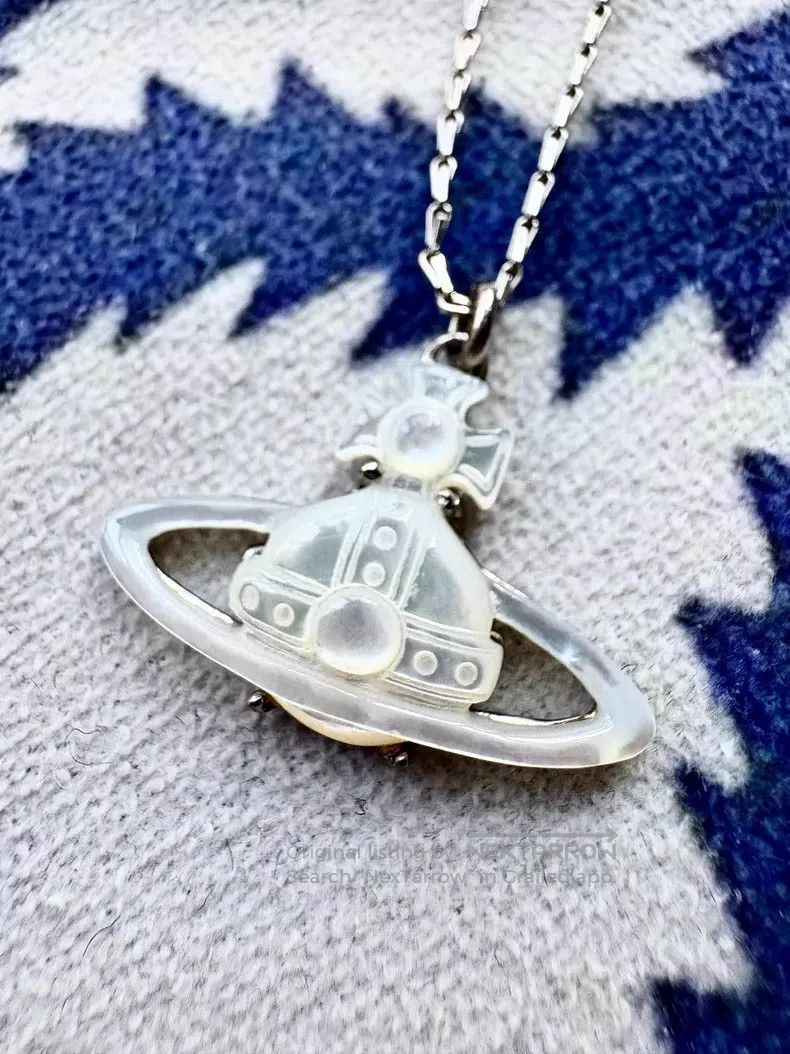 Vivienne Westwood Vivienne Westwood White Mother-of-Pearl Saturn Necklace Size ONE SIZE - 2 Thumbnail