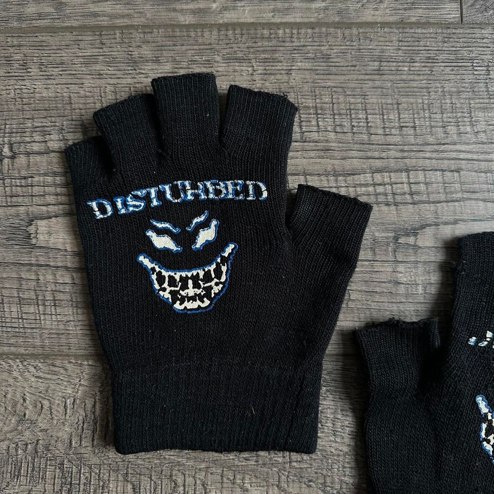 Vintage Vintage 00s Disturbed Rock Metal Punk Band Fingerless Gloves Size ONE SIZE - 3 Thumbnail