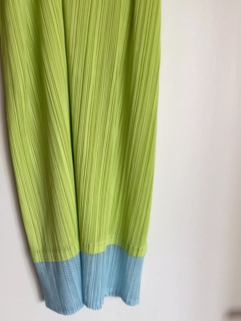 Issey Miyake Issey Miyake size:3 Green pleated skirt Size 22" - 2 Thumbnail