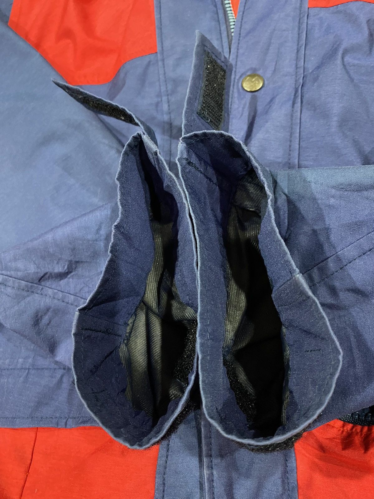 Montbell Vintage MONT-BELL Gore-tex Hoodie Waterproof Jacket (M) Size US M / EU 48-50 / 2 - 16 Thumbnail