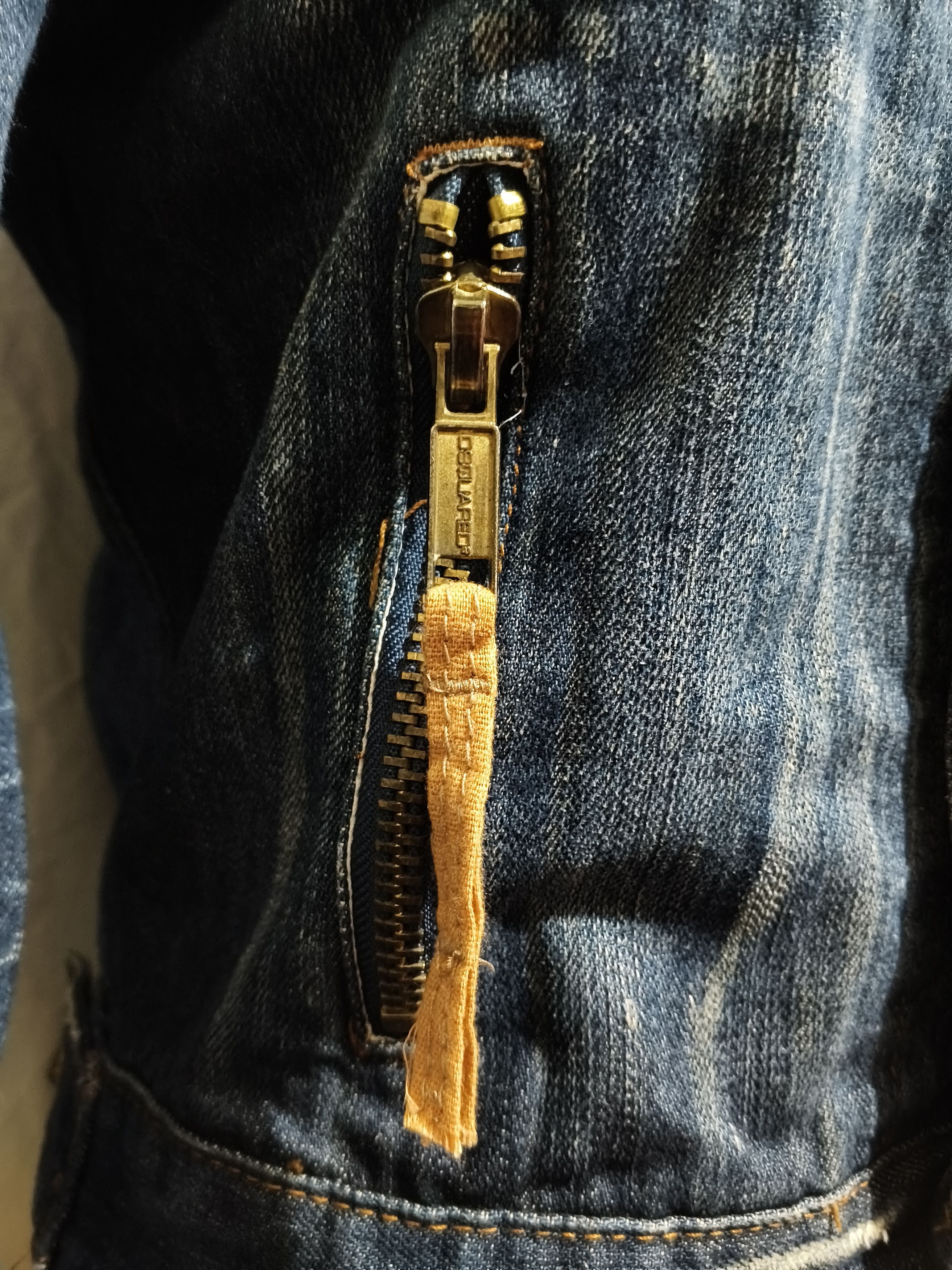 Dsquared2 Y2K DSQUARED2 Canadian Patch Distressed Denim Trucker Jacket Size XS / US 0-2 / IT 36-38 - 7 Thumbnail