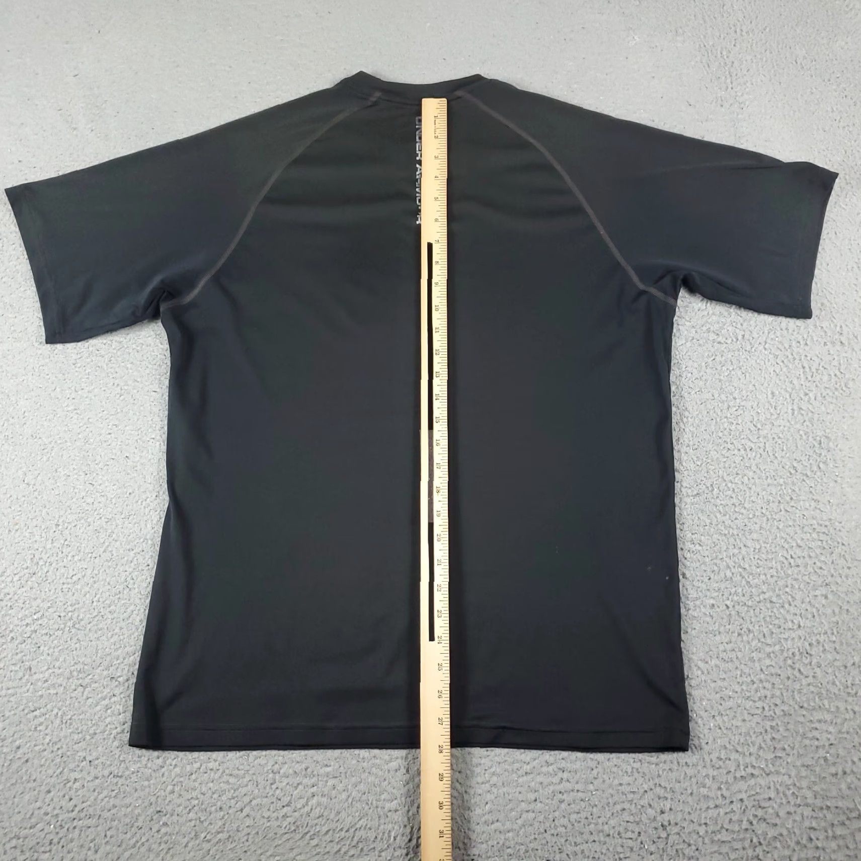 Under Armour Under Armour T Shirt Mens Large Black Active Work Out Short Sleeve Logo - (Stained) Size US L / EU 52-54 / 3 - 7 Thumbnail