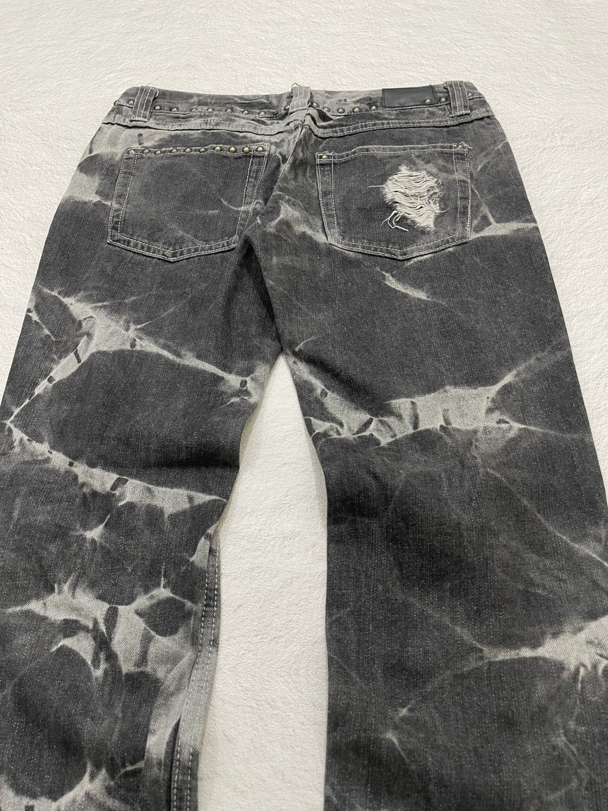 Japanese Brand 2000s Ripped Tie-Dye Washed Black Denim Studed Grunge Y2K Size 32" / US 10 / IT 46 - 7 Thumbnail
