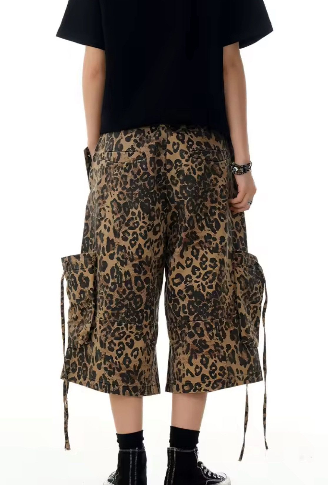 Japanese Brand New Leopard Print Cargo Shorts - Streetwear Vibes Size US 27 - 2 Thumbnail