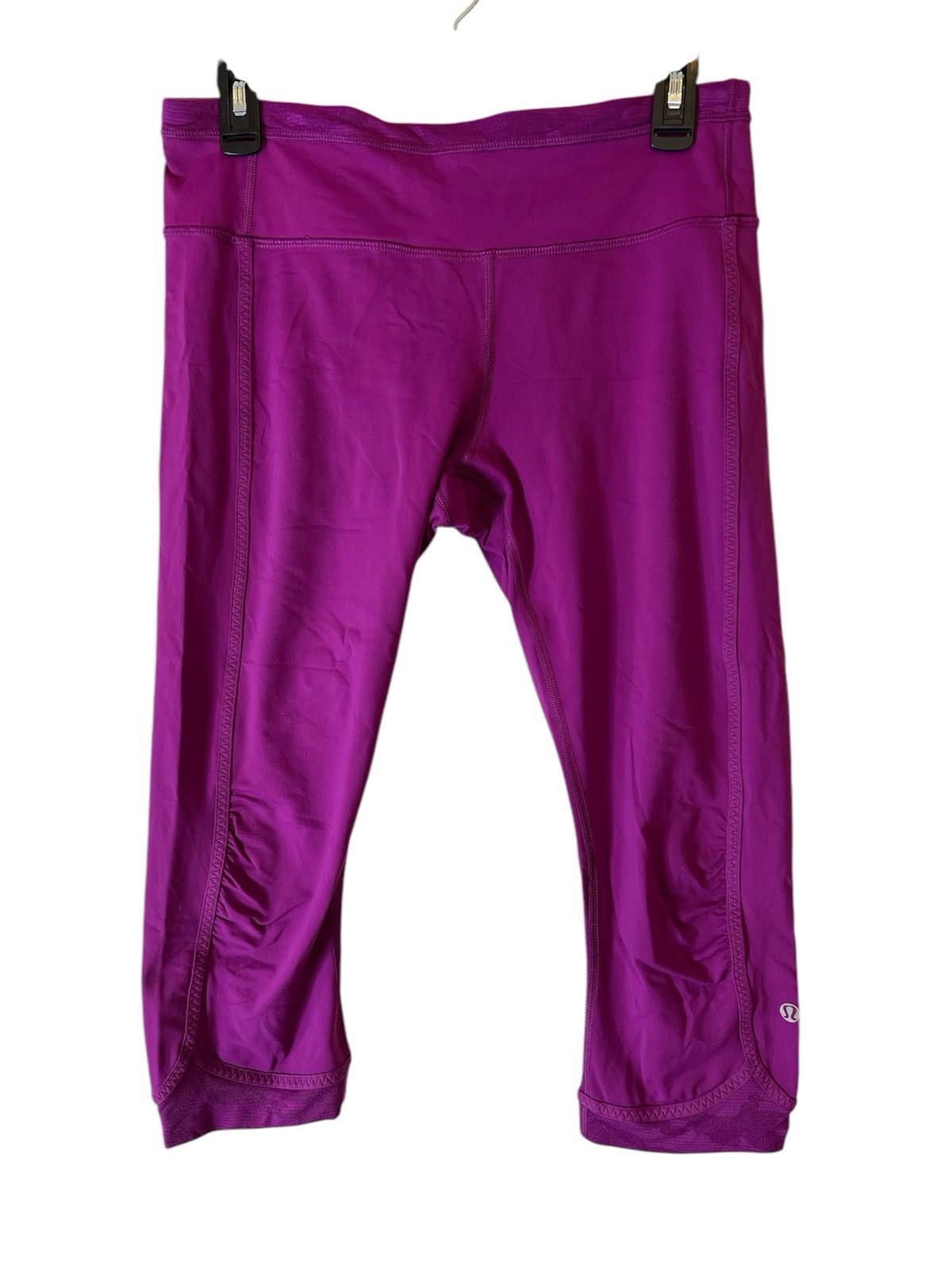 Designer Lululemon Cropped Leggings Size 8 Size 30" / US 8 / IT 44 - 1 Thumbnail