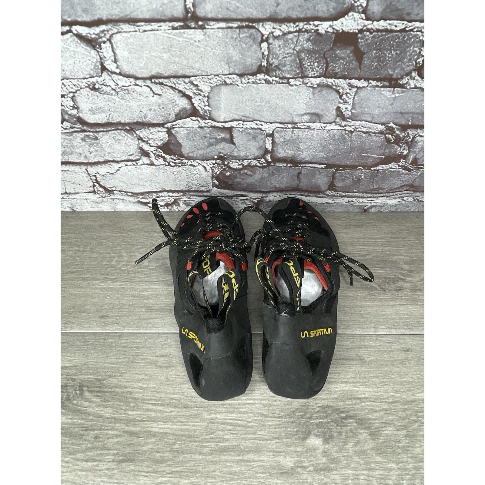 La Sportiva La Sportiva Tarantulace Black Leather Red Rock Climbing Shoe Size US 10.5 / EU 43-44 - 5 Thumbnail