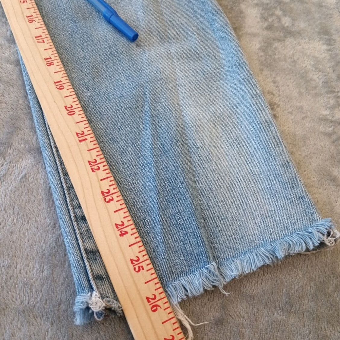 Madewell Madewell Boy Jeans Womens 27 Blue Light Wash Frayed Hem 31x26 Mid Rise Jeans Womens Boys? Size 27" / US 4 / IT 40 - 5 Thumbnail