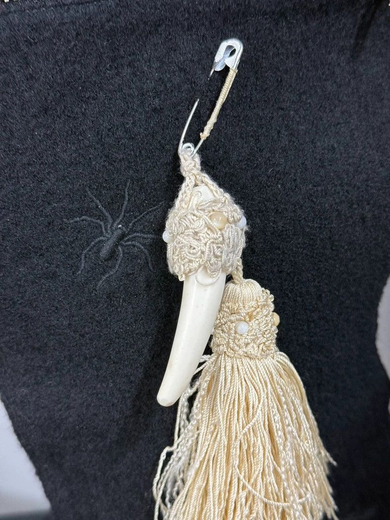 Number (N)ine Number (N)ine09AW closed feeling tooth tassel pin 2503-Next Size ONE SIZE - 5 Thumbnail