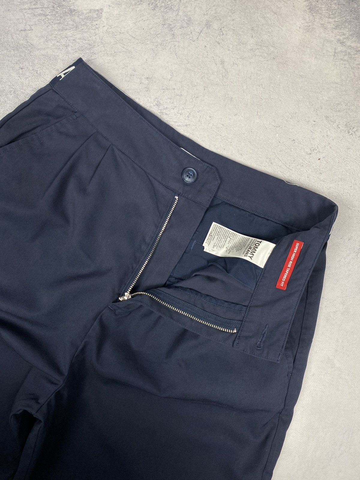 Tommy Hilfiger Tommy Hilfiger Casual Pants Size W29 L 30 Size US 30 / EU 46 - 8 Thumbnail