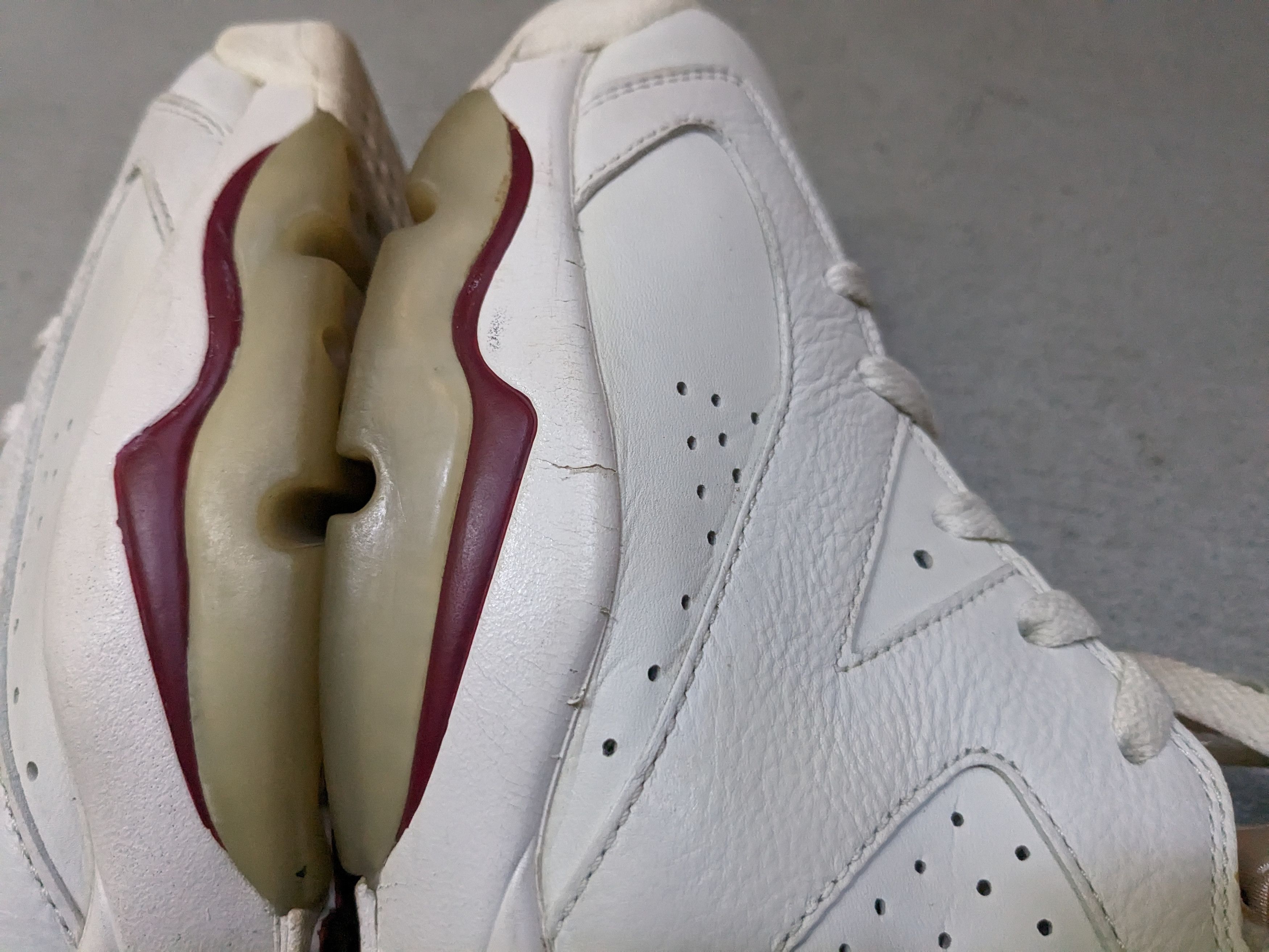 Jordan Brand × Nike Nike Air Retro Jordan 6 Maroon Size 10.5 2015 384664-116 Size US 10.5 / EU 43-44 - 6 Thumbnail