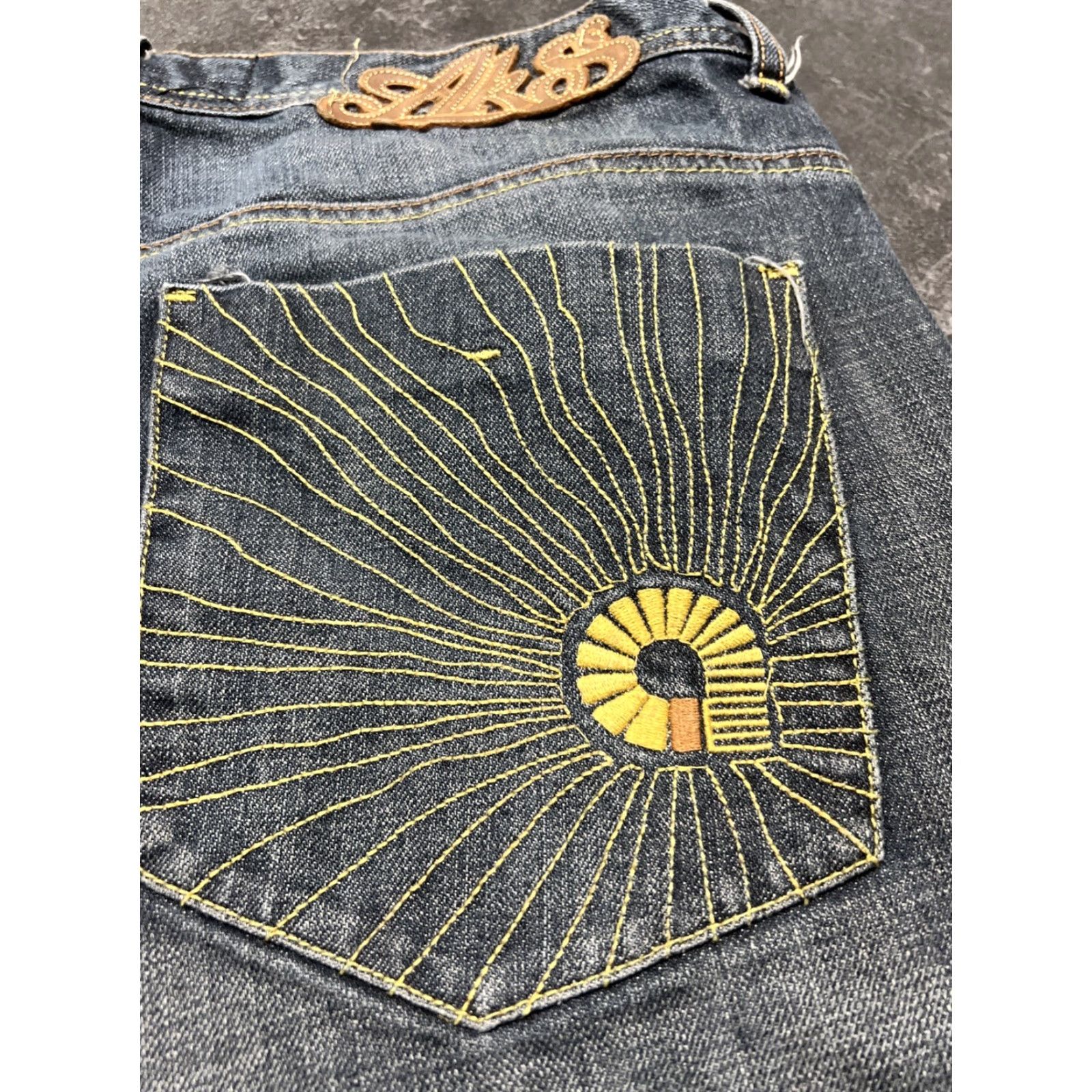 Akademiks AKADEMIKS Jeans Shorts Men 38 Denim Skater Embroidery Hip Hop 5-Pocket Bermuda Blue Vintage Men Size US 38 / EU 54 - 4 Thumbnail