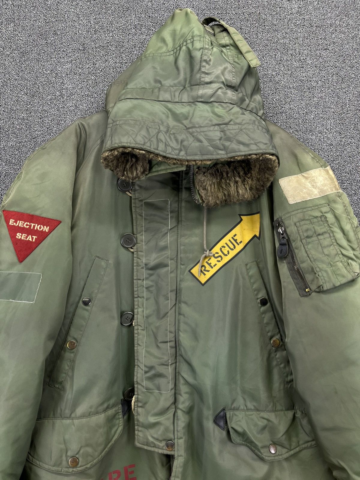 Avirex Vintage Avirex Rescue Fur Hoodie Parkas BomberJacket Size US L / EU 52-54 / 3 - 6 Thumbnail