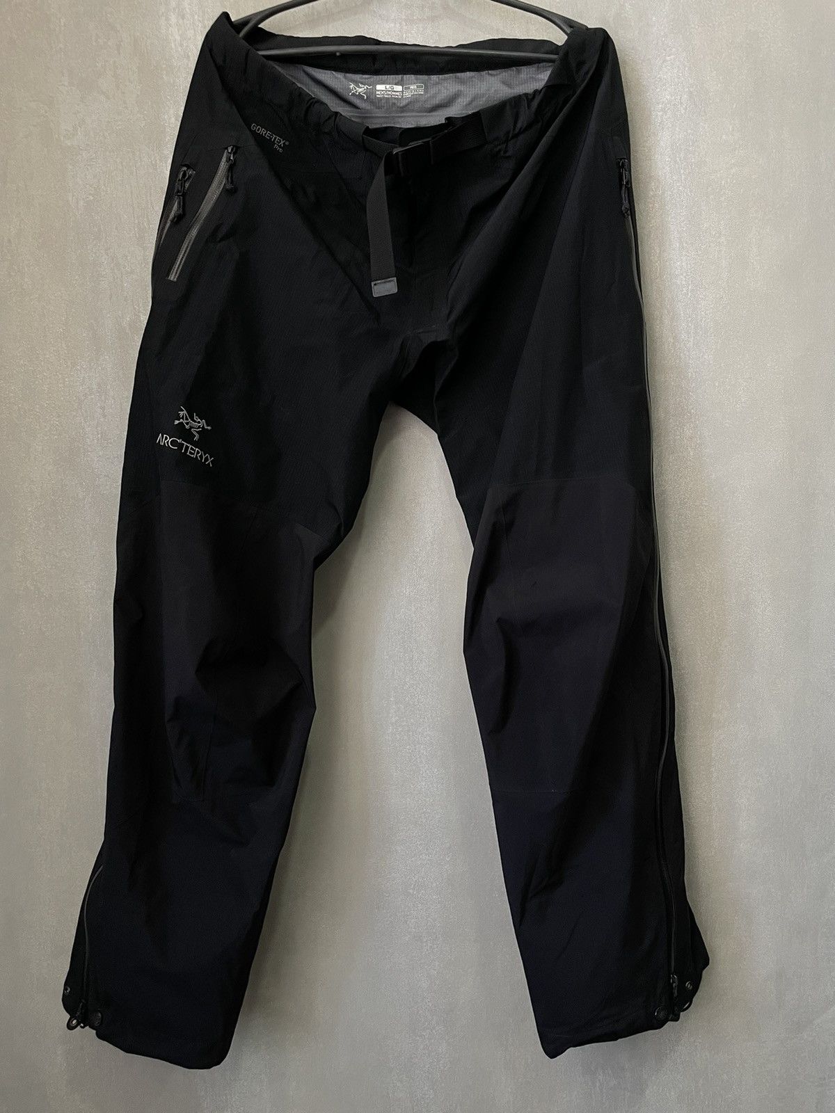 image of Arcteryx x Outdoor Life Arctery Gore-Tex Pro Black Outdoor Full Zip Ski Pants Y2K, Men's (Size 36)