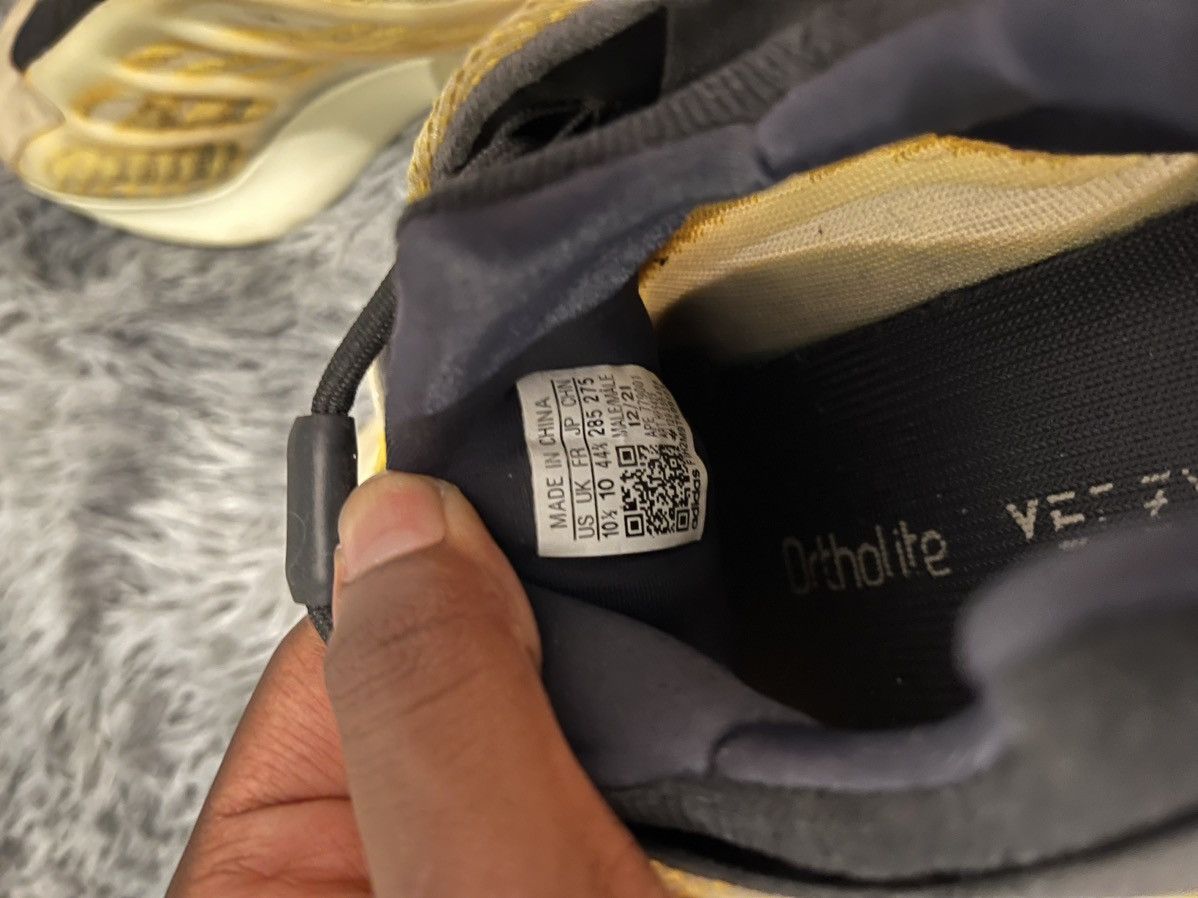 Yeezy YEEZY 700 V3 Mono Safflower Size US 10.5 / EU 43-44 - 8 Thumbnail
