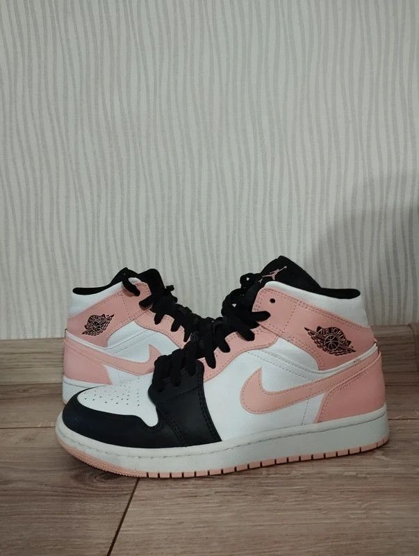 Jordan Brand Nike Jordan 1 Retro Mid Crimson Tint size 41 Size US 11 / IT 41 - 1 Thumbnail