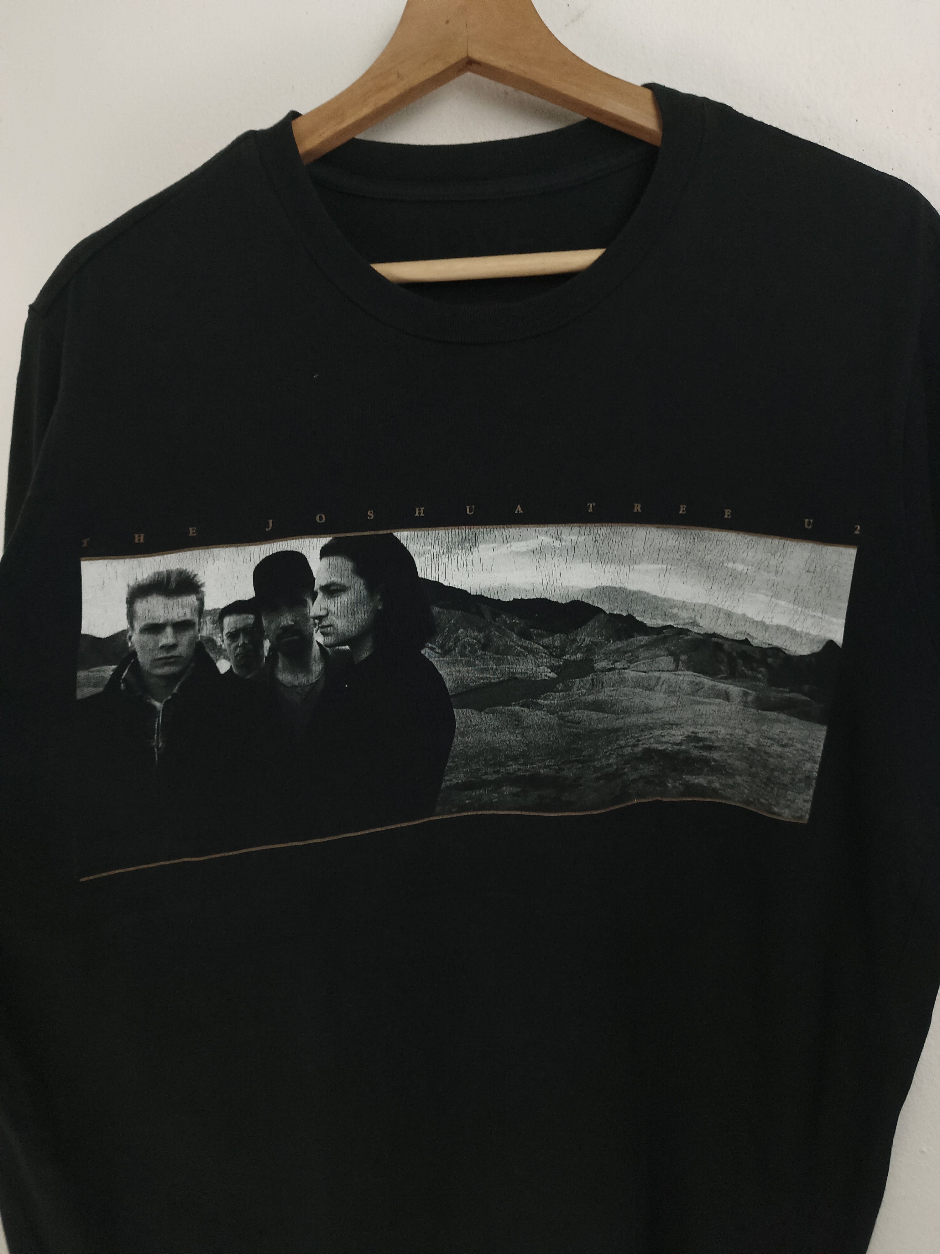 Band Tees VINTAGE 2017 U2 JOSHUA TREE NA TOUR rem oasis who Size US M / EU 48-50 / 2 - 10 Thumbnail
