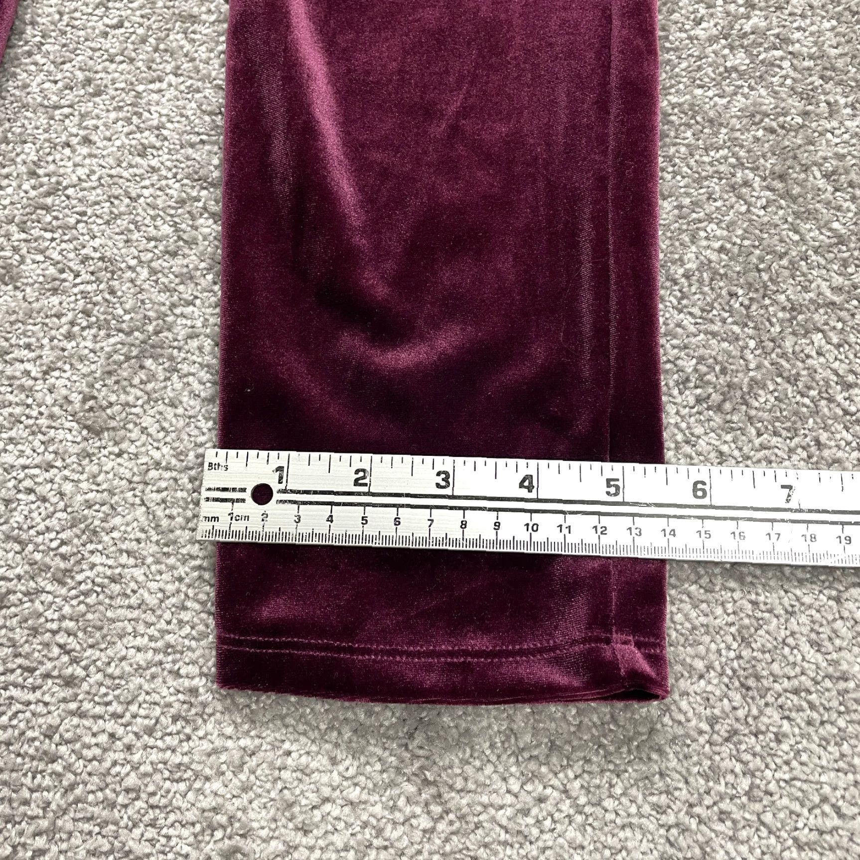 Velvet Ruby Ribbon Women’s Medium Red Velvet Leggings Soft Comfort 26x29 Size 32" / US 10 / IT 46 - 2 Thumbnail