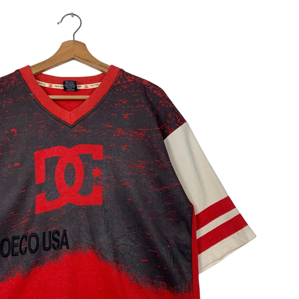 DC DC Shoe Big Logo V-neck Tee Size US M / EU 48-50 / 2 - 6 Thumbnail