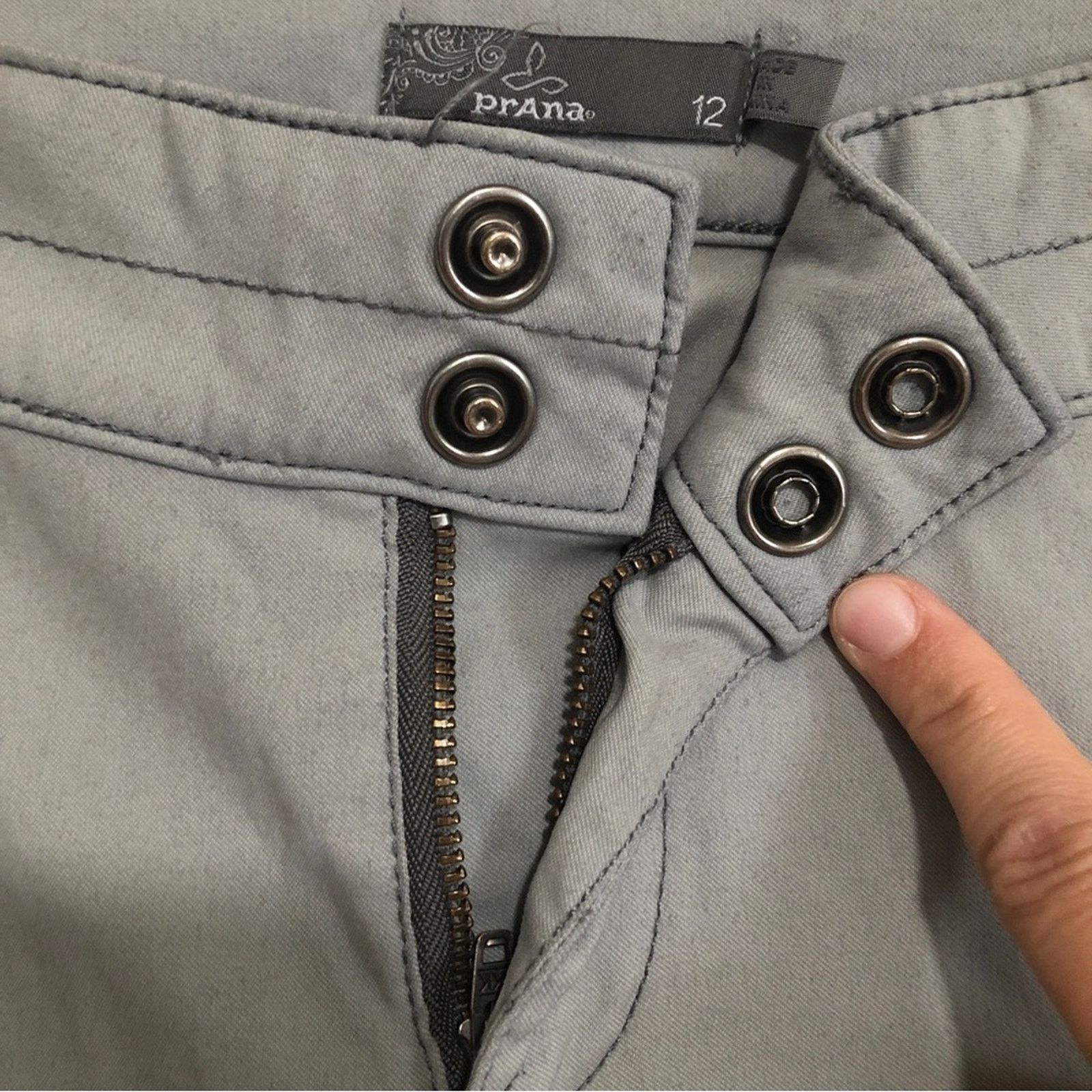 Prana Prana Nylon Charcoal Gray Water Repellant Cargo Capri Pants Size 34" / US 12 / IT 48 - 3 Thumbnail