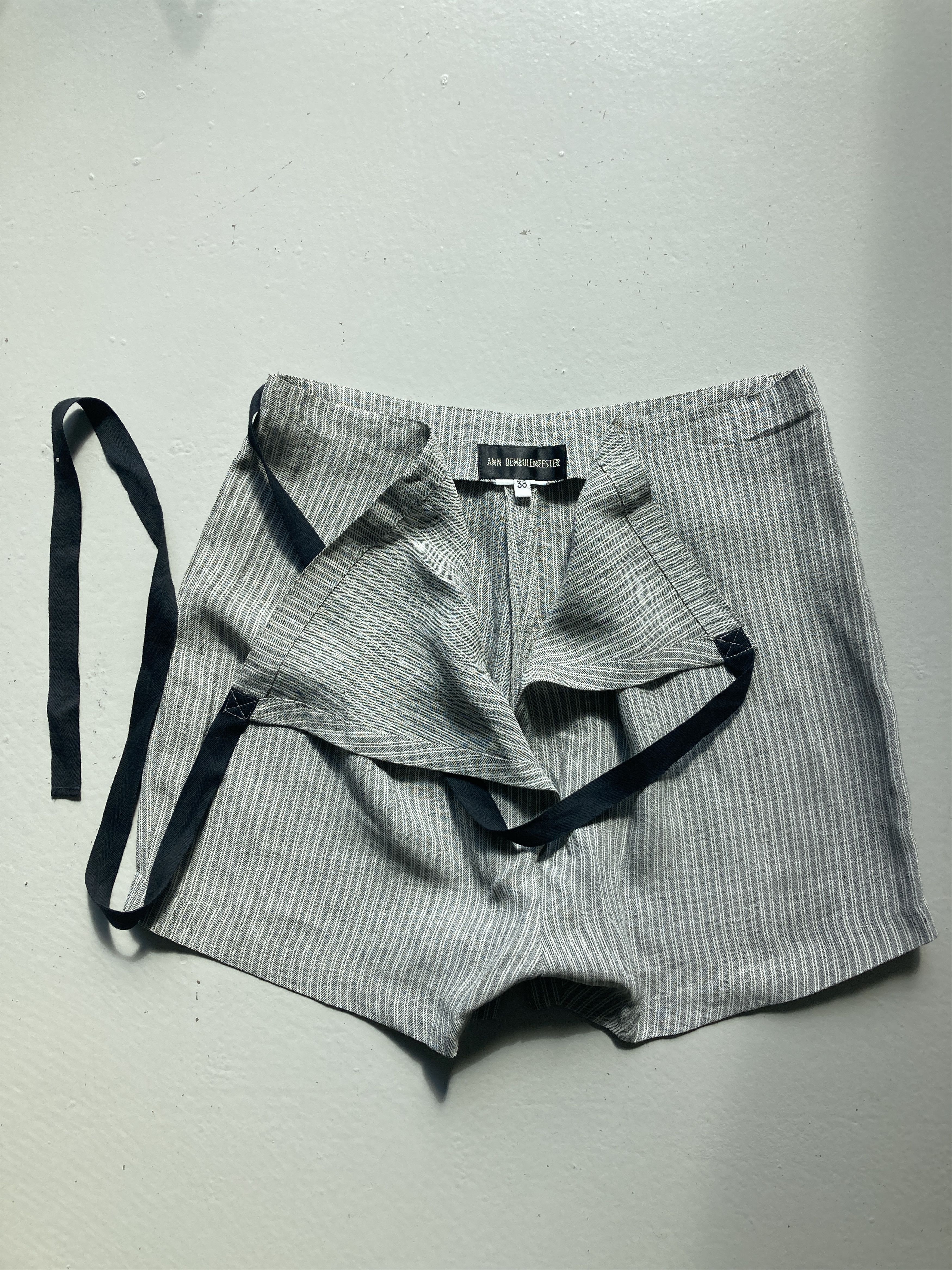 Ann Demeulemeester Early 90's Wrap Shorts Size 27" / US 4 / IT 40 - 2 Thumbnail
