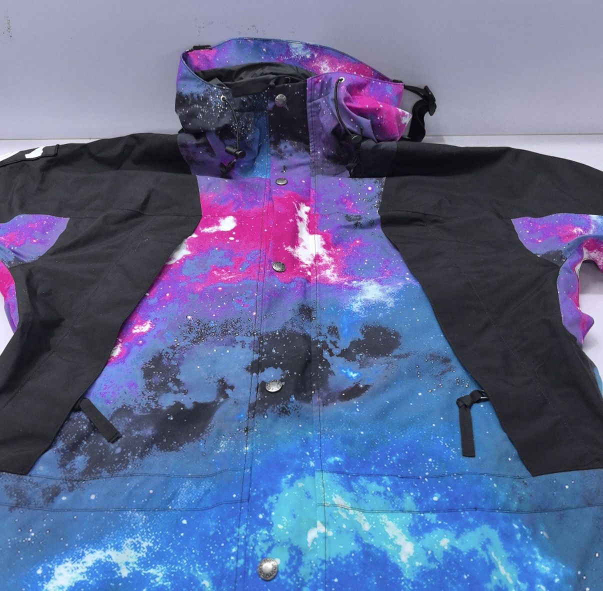 The North Face The North Face x INVINCIBLE Printed Mountain Light Jacket Size US S / EU 44-46 / 1 - 10 Thumbnail