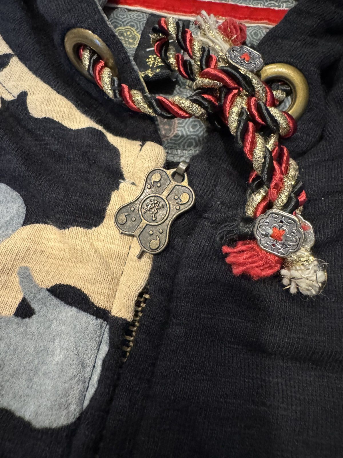 Japanese Brand BLACK ZIP-UP HOODIE FEATURING A CROSS DESIGN JAPANESE STYLE Size US S / EU 44-46 / 1 - 5 Thumbnail