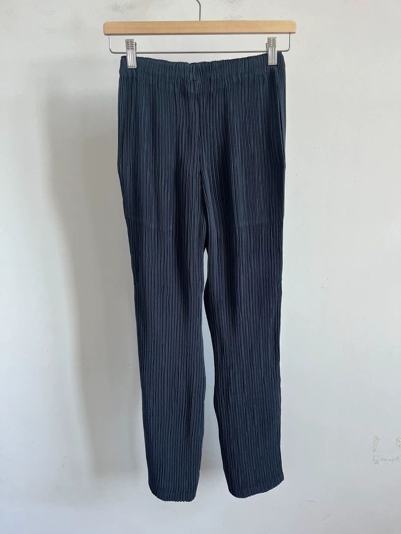 Issey Miyake Issey Miyake size:1 Black toothpick pleated trousers Size 22" - 2 Thumbnail