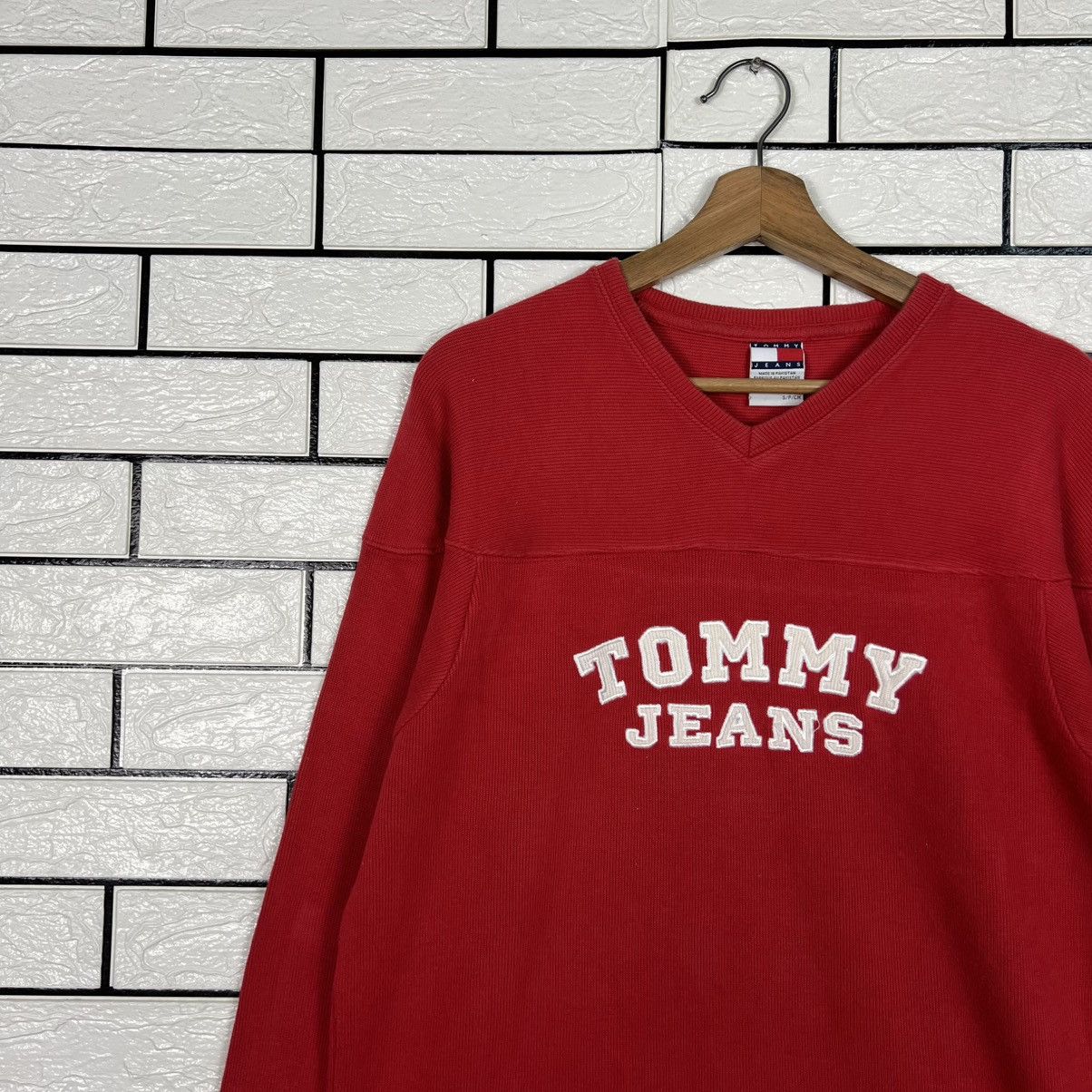 Tommy Jeans 90's TOMMY JEANS Embroidered Logo LS Vneck Tees #3993-C182 Size US S / EU 44-46 / 1 - 4 Thumbnail