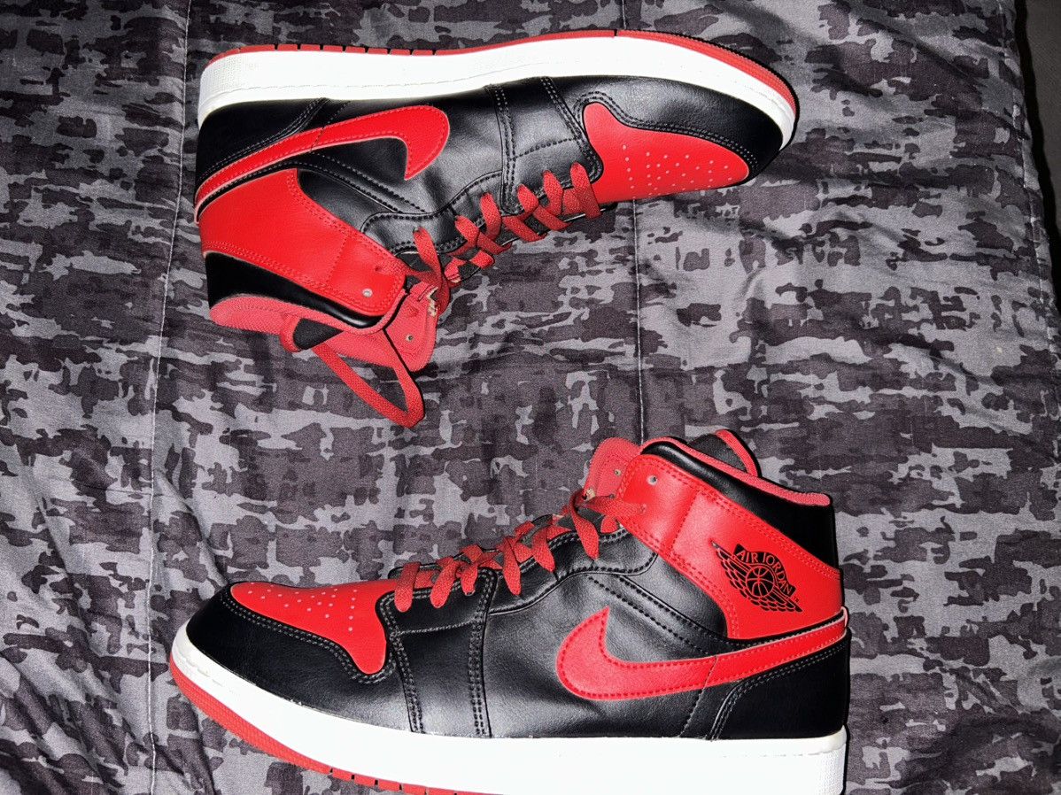 Nike Jordan 1 Mid Alternate Bred (2022) – Men’s US 12.5 Size US 12.5 / EU 45-46 - 4 Thumbnail