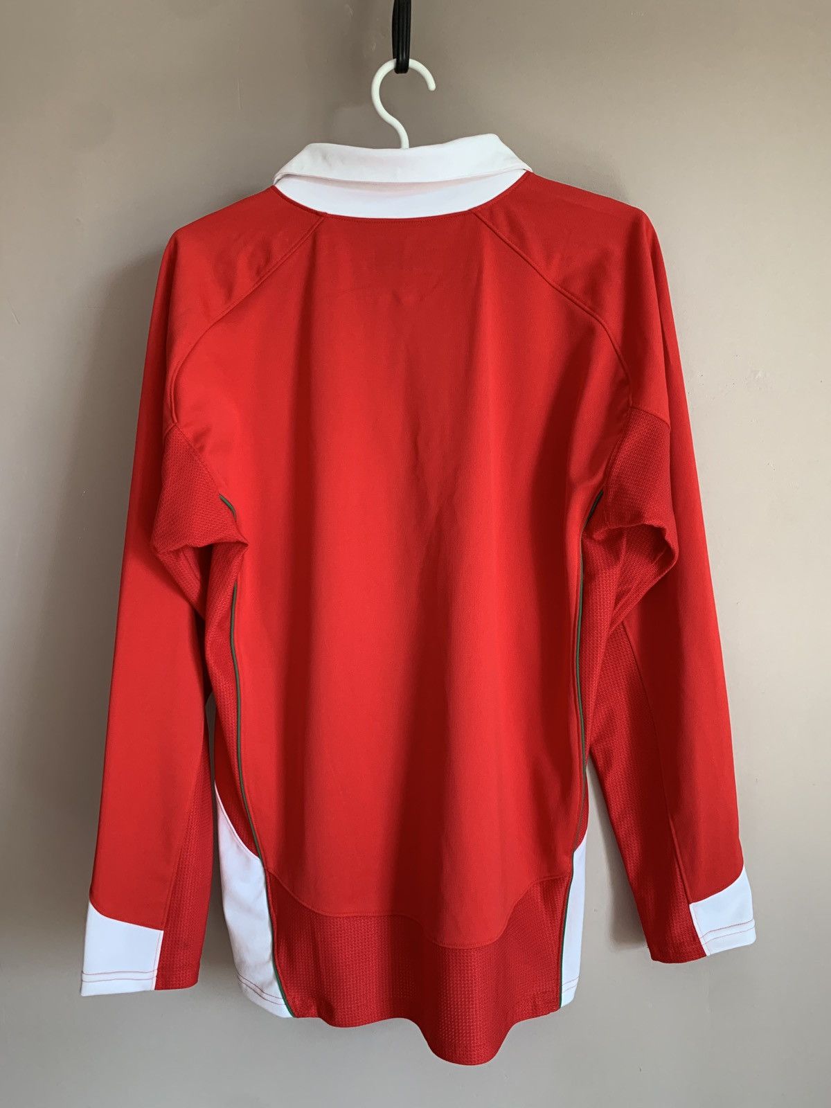 Under Armour Wales 2008 Rugby Union Shirt Under Armour Long Sleeve Sz M Size US M / EU 48-50 / 2 - 2 Thumbnail