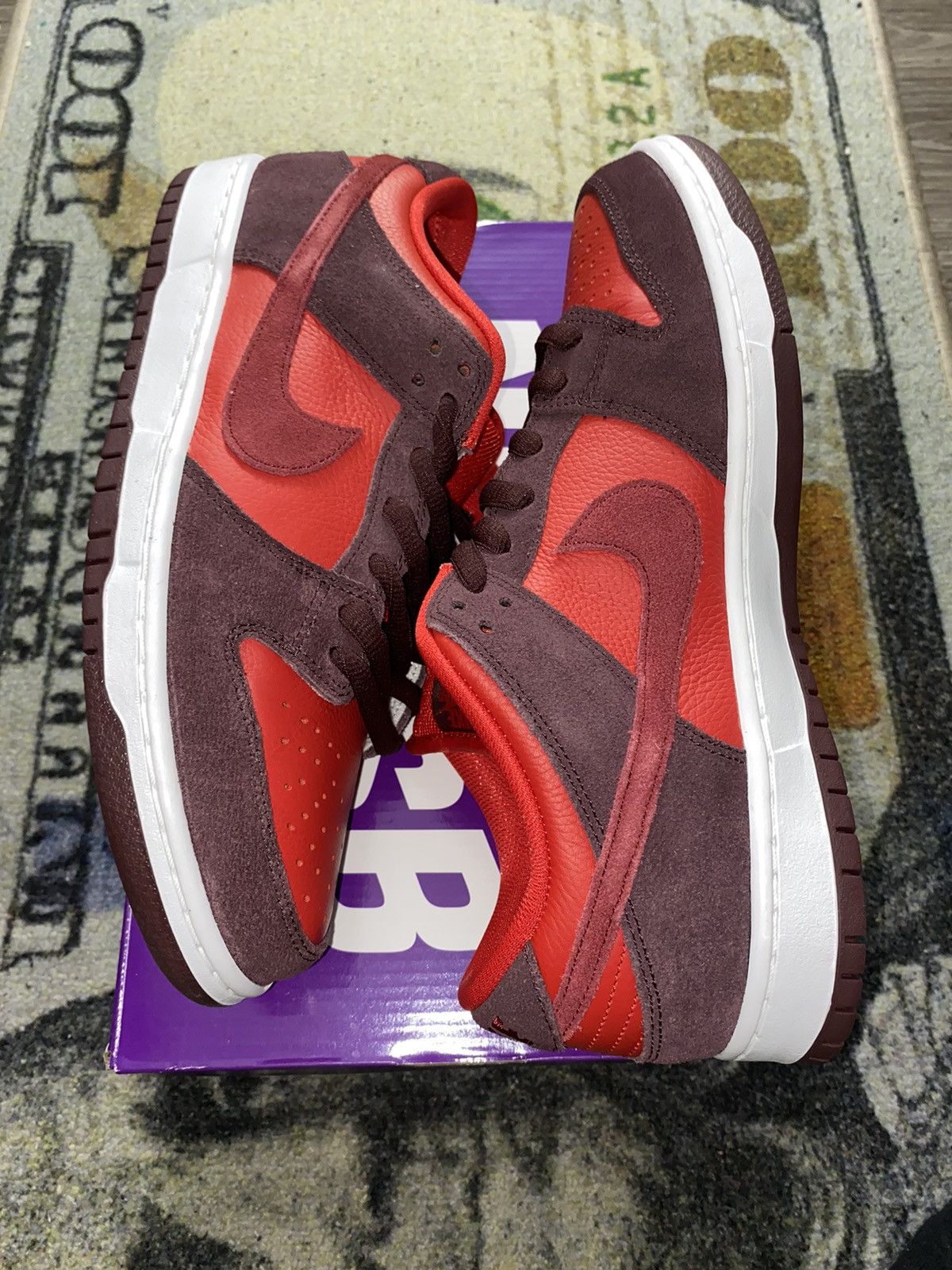Jordan Brand × Nike Nike SB Dunk Low Cherry Size US 10 / EU 43 - 2 Thumbnail