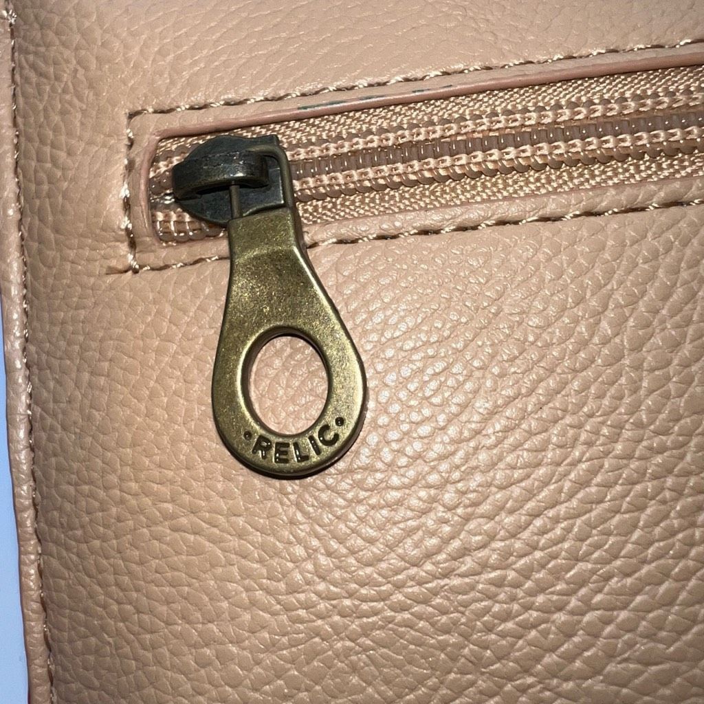 Relic Relic Takeaway Scalloped Wristlet Size ONE SIZE - 6 Thumbnail