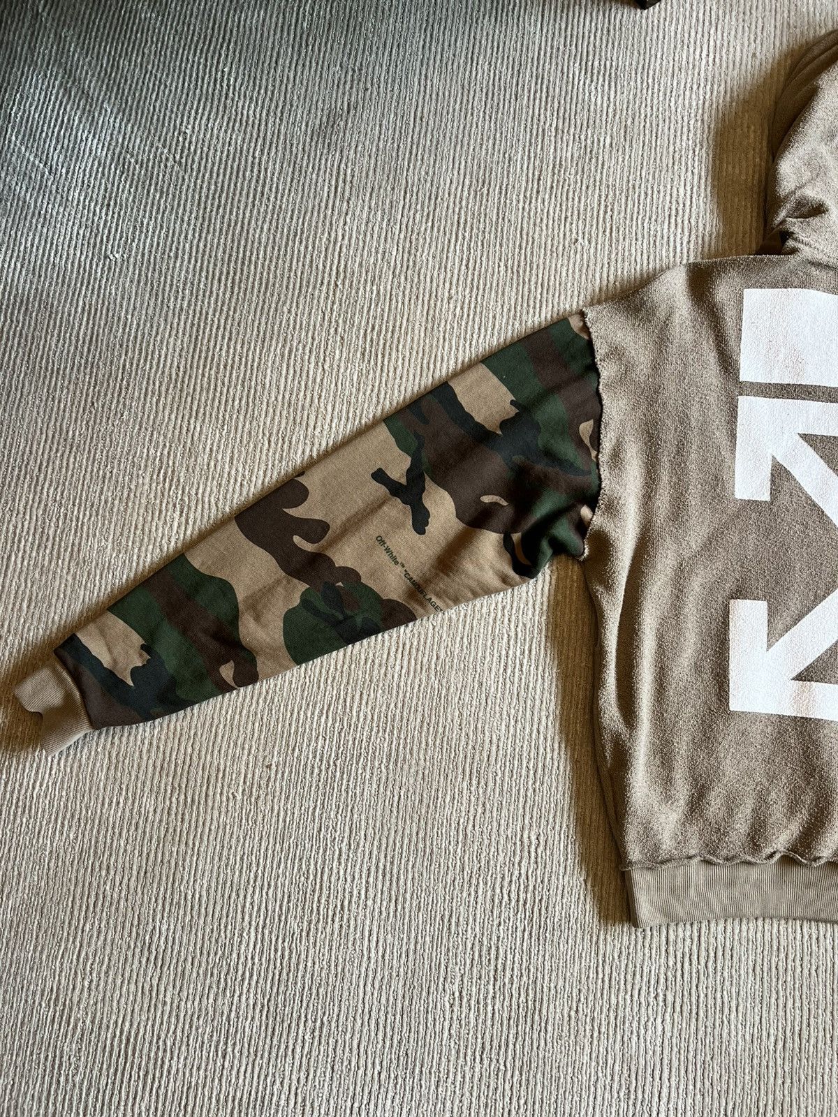Off-White Off White Reconstructed Arrow Logo Camo Hoodie - Size L Size US L / EU 52-54 / 3 - 5 Thumbnail