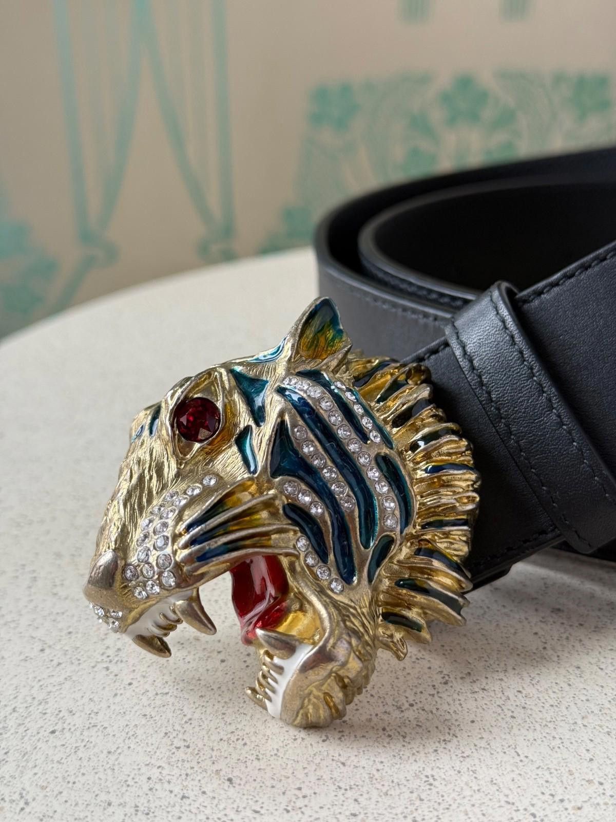 Gucci Gucci Tiger Head Rhinestines Black Leather Buckle Belt 95 Size 32 - 2 Thumbnail