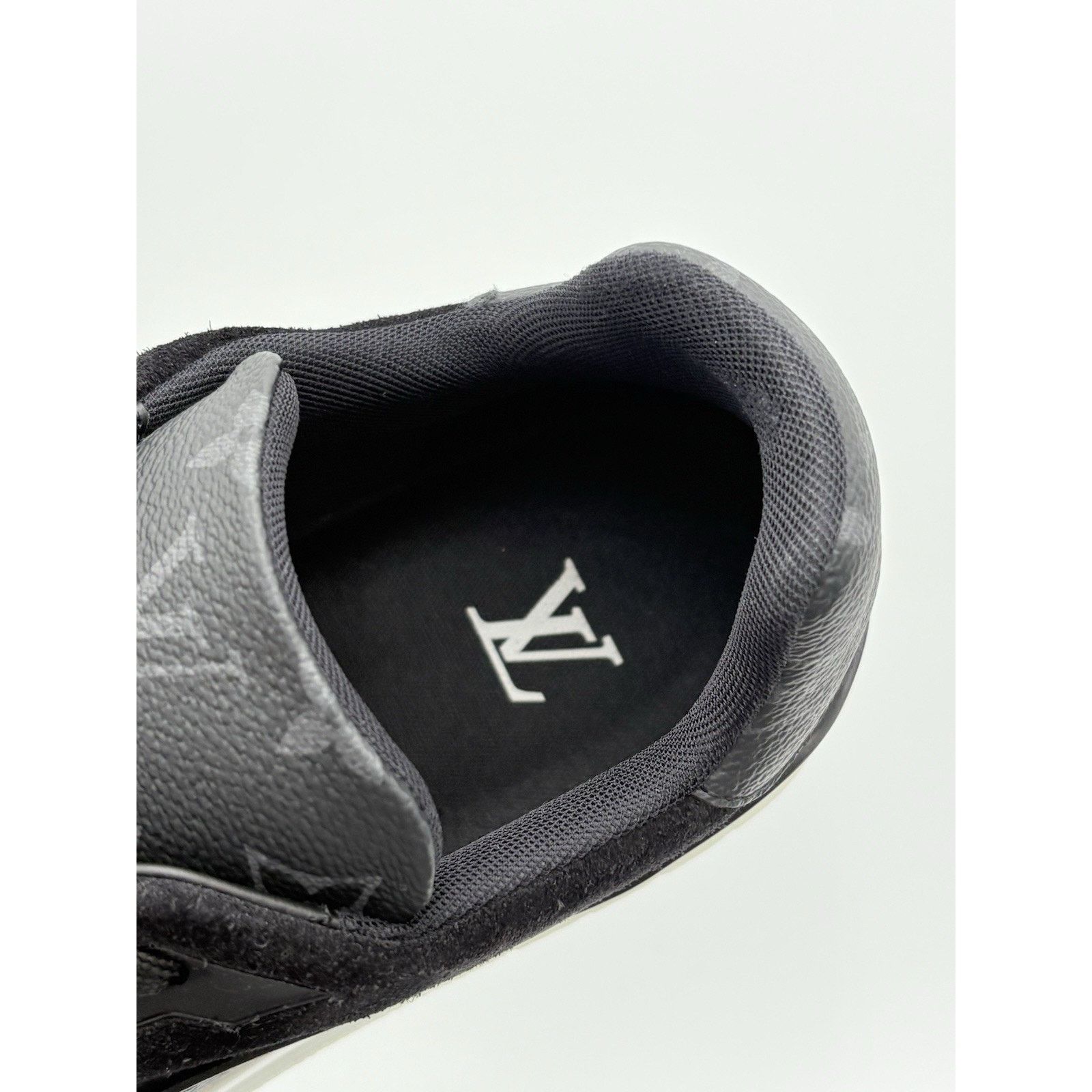 Louis Vuitton (US 9-9.5) - Louis Vuitton Trainer ' Black ' | SUPER CLEAN! Size US 9.5 / EU 42-43 - 12 Thumbnail
