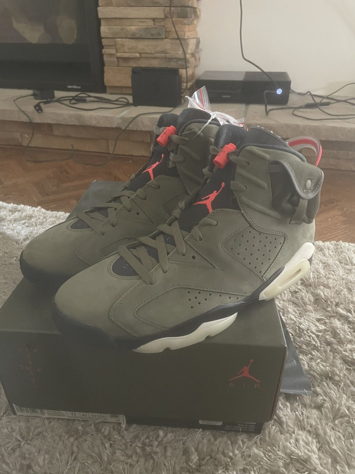 Jordan Brand × Travis Scott Jordan 6 Travis Scott Olive sz 11 Size US 11 / EU 44 - 1 Thumbnail