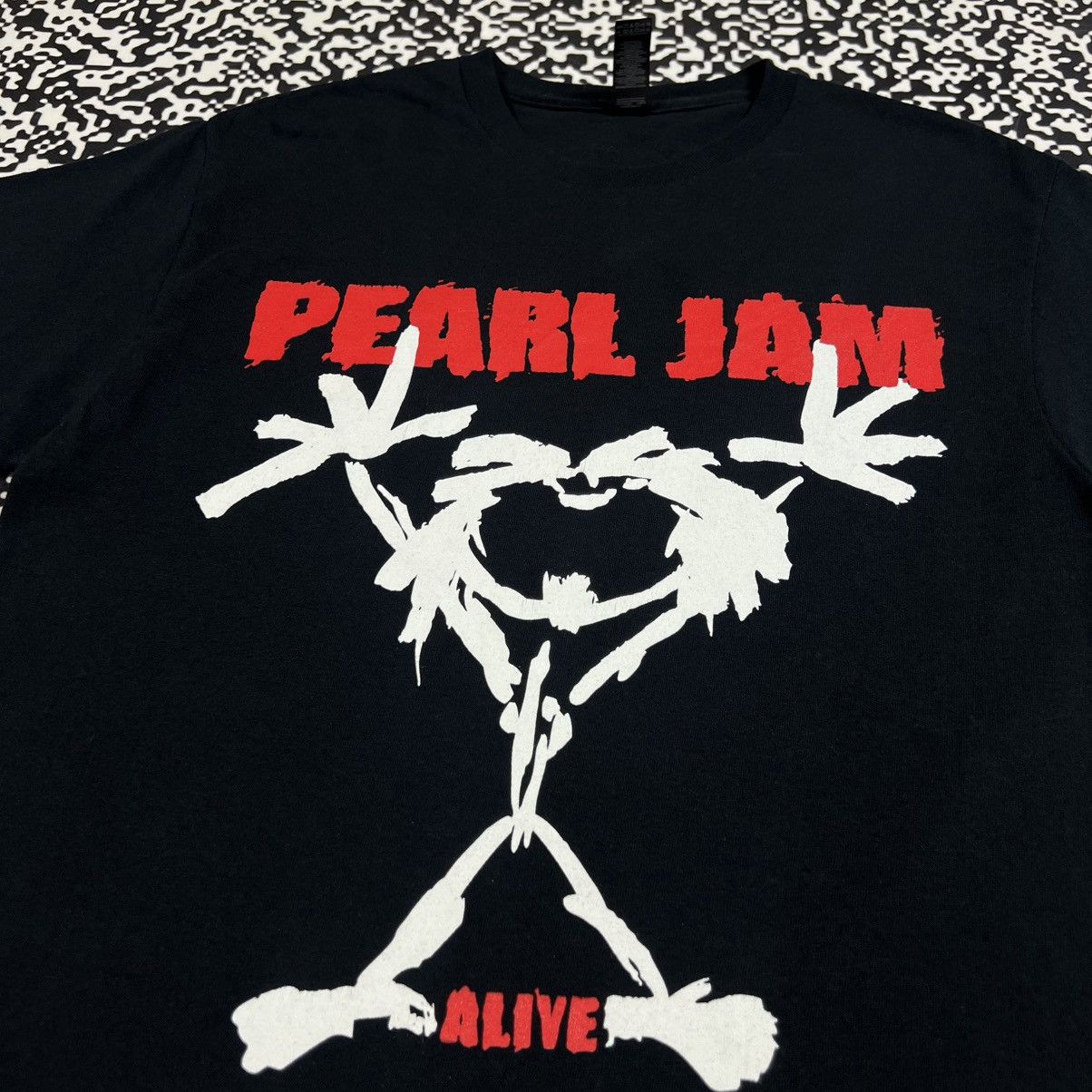 Band Tees Vintage Y2K Pearl Jam Alive Band Rock Tour T-shirt 90s Style Size US M / EU 48-50 / 2 - 7 Thumbnail