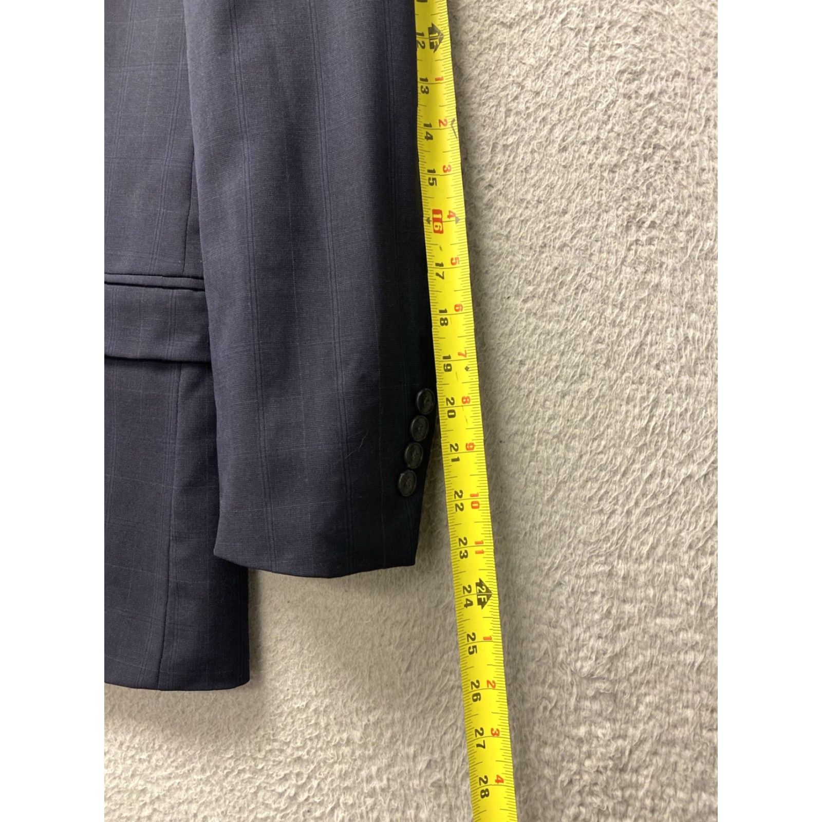 Jos. A. Bank Jos. A. Bank Wool Blazer Jacket Men’s 40R Dark Gray Plaid 4-Button Sleeve Notch Lapel Single-Breasted Double-Vented Blazer Mens Size 40R - 5 Thumbnail