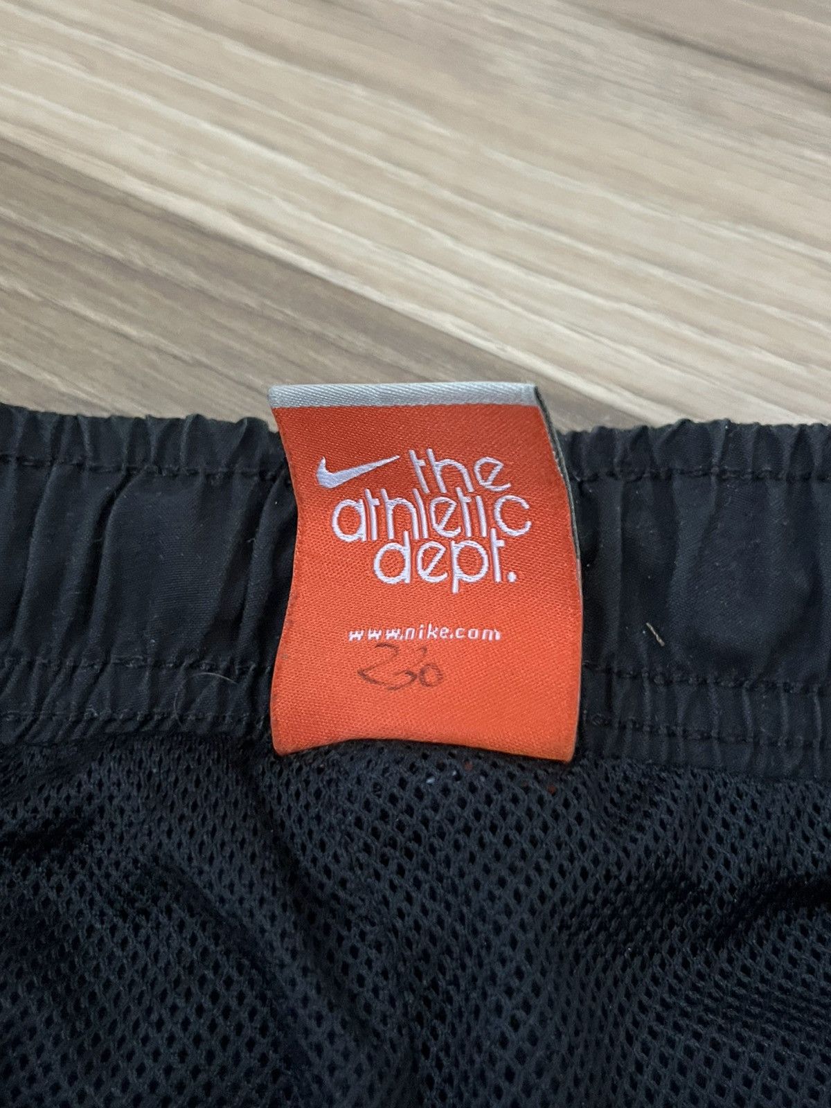 Nike Hype Vintage Nike Y2K Shorts Big Logo Size US 32 / EU 48 - 11 Thumbnail
