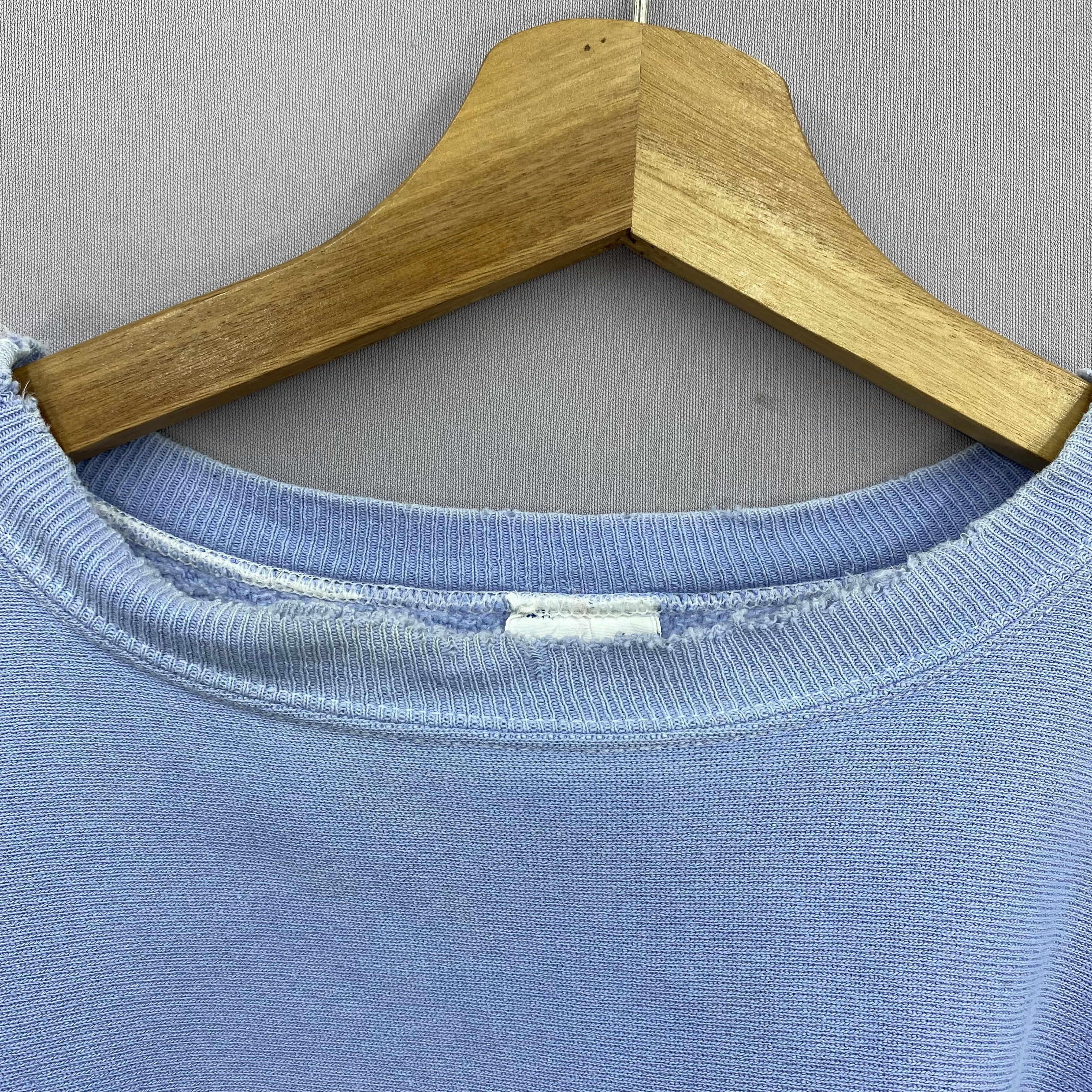 Champion Vintage 80s Champion Reverse Weave Dirty Ripped Sweatshirt Size US L / EU 52-54 / 3 - 12 Thumbnail