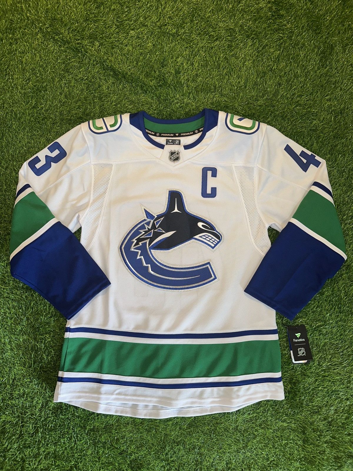 NHL Nhl vancouver canucks fanatics premium jersey size 50 Size US M / EU 48-50 / 2 - 1 Thumbnail