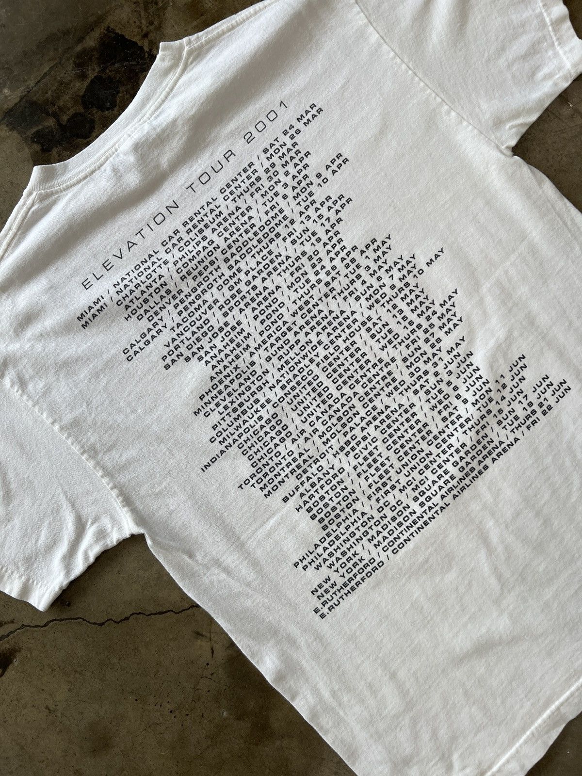 Band Tees × Vintage Vintage U2 Elevation Tour 2001 Tee Sz. Large Size US L / EU 52-54 / 3 - 4 Thumbnail