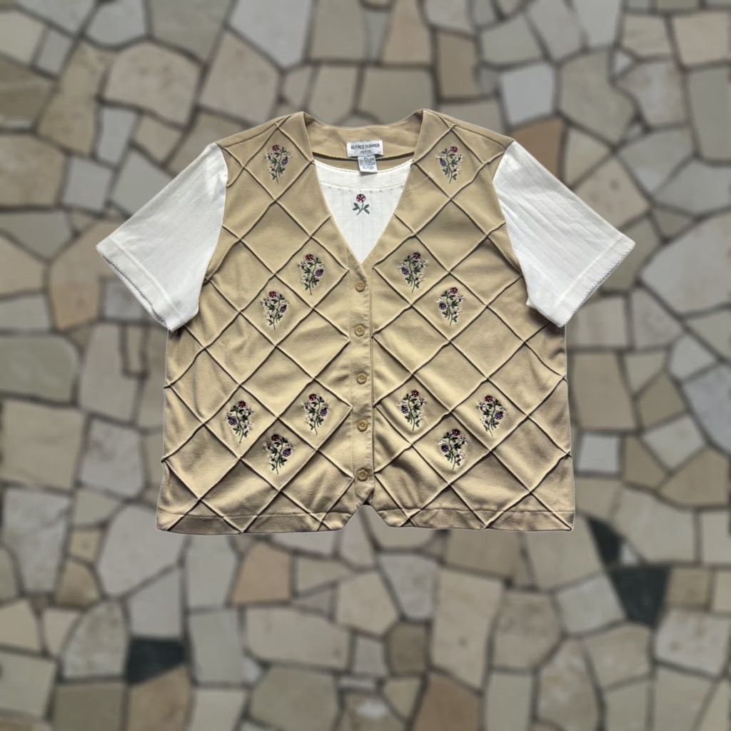 Vintage Alfred Dunner Blouse Shirt XS Womens Petite Floral Embroidered Short Sleeve Button-Front Vest Top Beige Cotton Polyester Knit Modern Casual 81B Size XS / US 0-2 / IT 36-38 - 1 Thumbnail