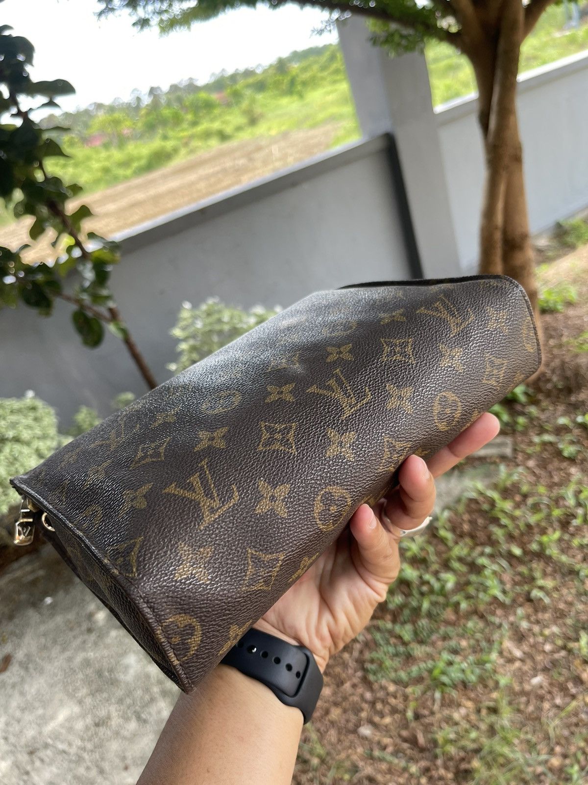 Louis Vuitton Authentic LOUIS VUITTON Mono Porce Toilette Bag Size ONE SIZE - 15 Thumbnail