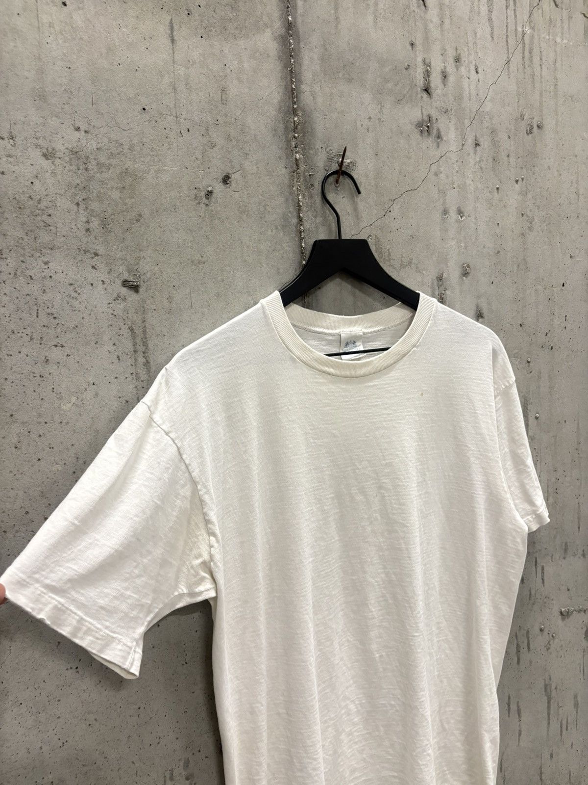 Vintage Vintage Blank Shirt Thrashed Faded Distressed Grunge Band Size US L / EU 52-54 / 3 - 2 Thumbnail